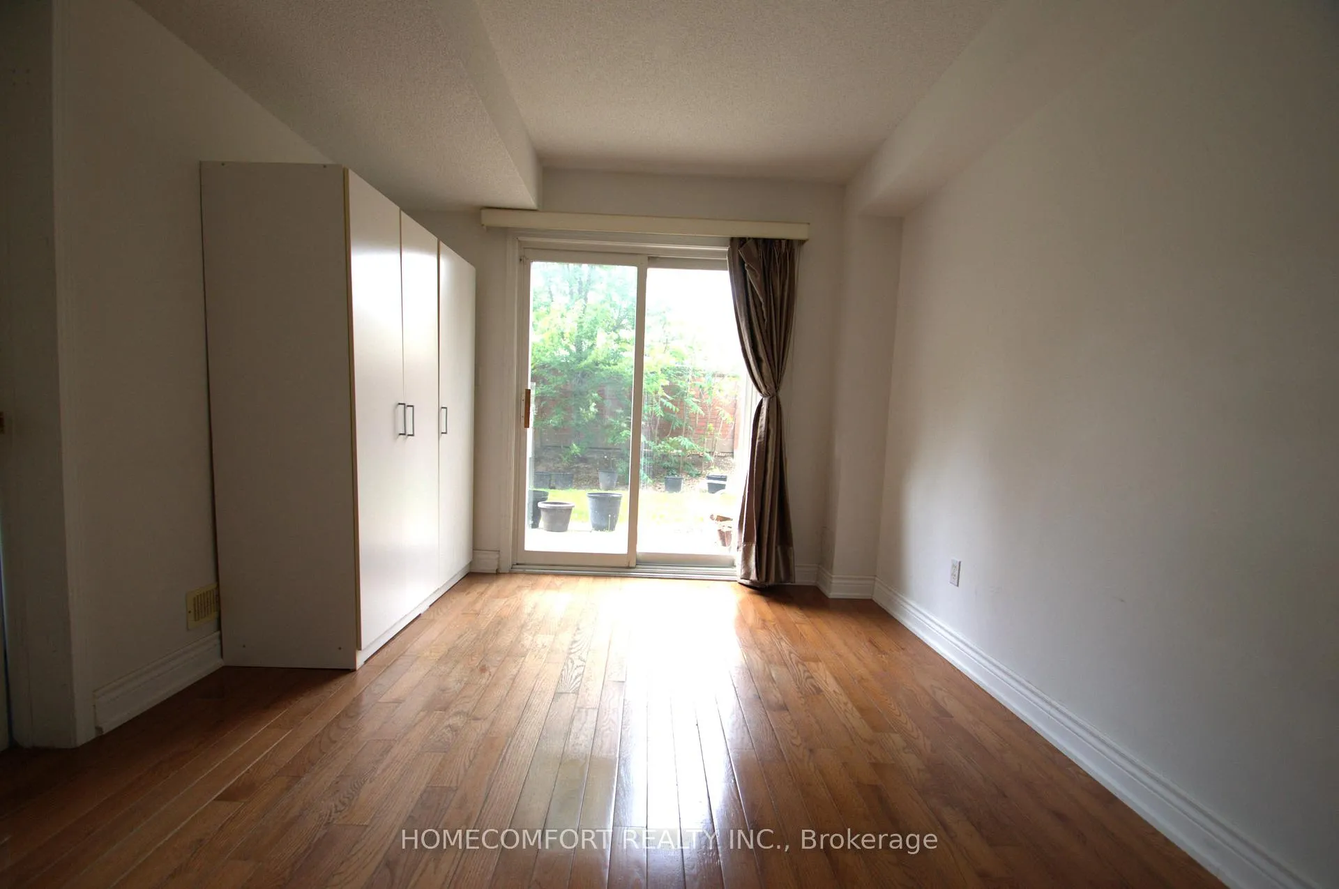 Photo 6 of 22 Interlacken Way, Markham, Unionville — HOMEH