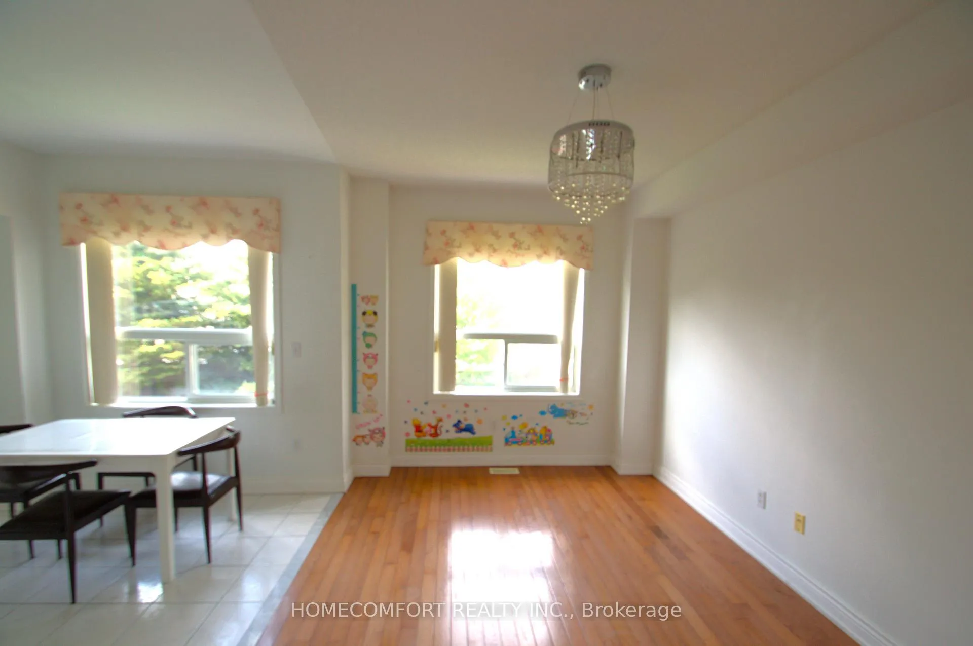 Photo 9 of 22 Interlacken Way, Markham, Unionville — HOMEH