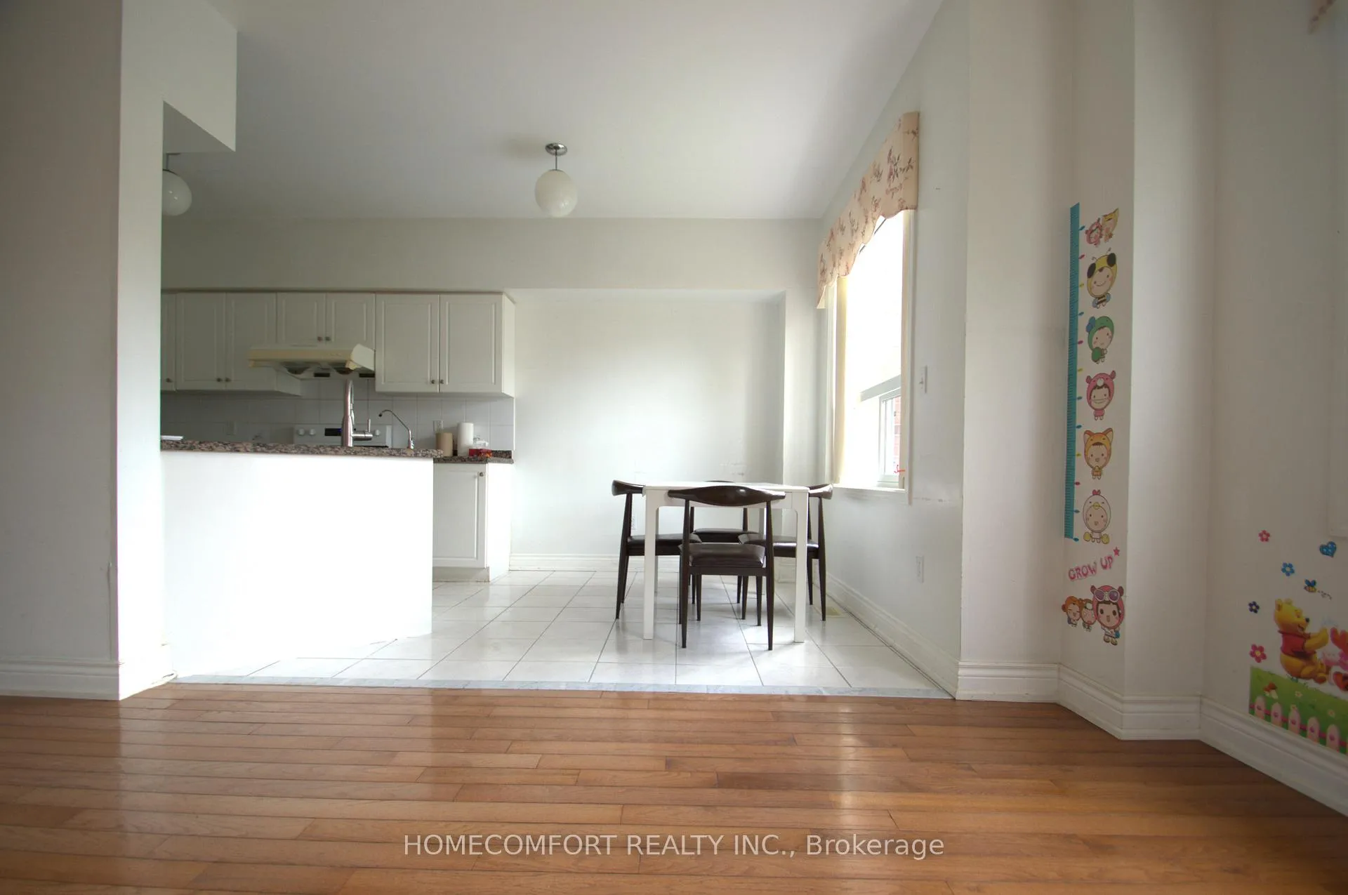 Photo 10 of 22 Interlacken Way, Markham, Unionville — HOMEH
