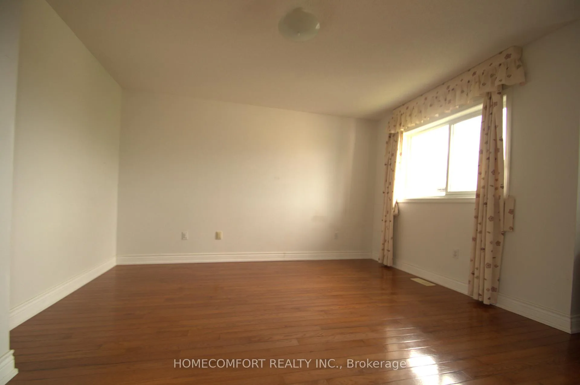 Photo 14 of 22 Interlacken Way, Markham, Unionville — HOMEH