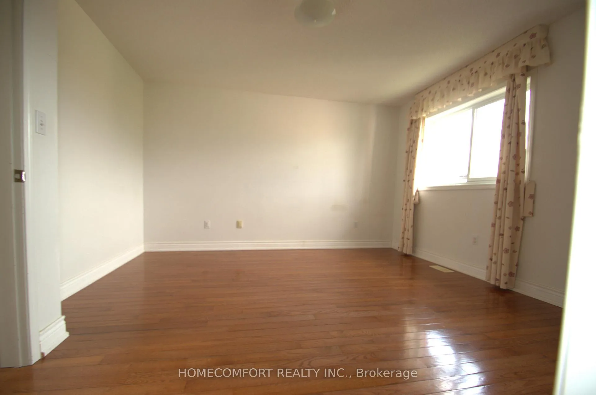 Photo 20 of 22 Interlacken Way, Markham, Unionville — HOMEH