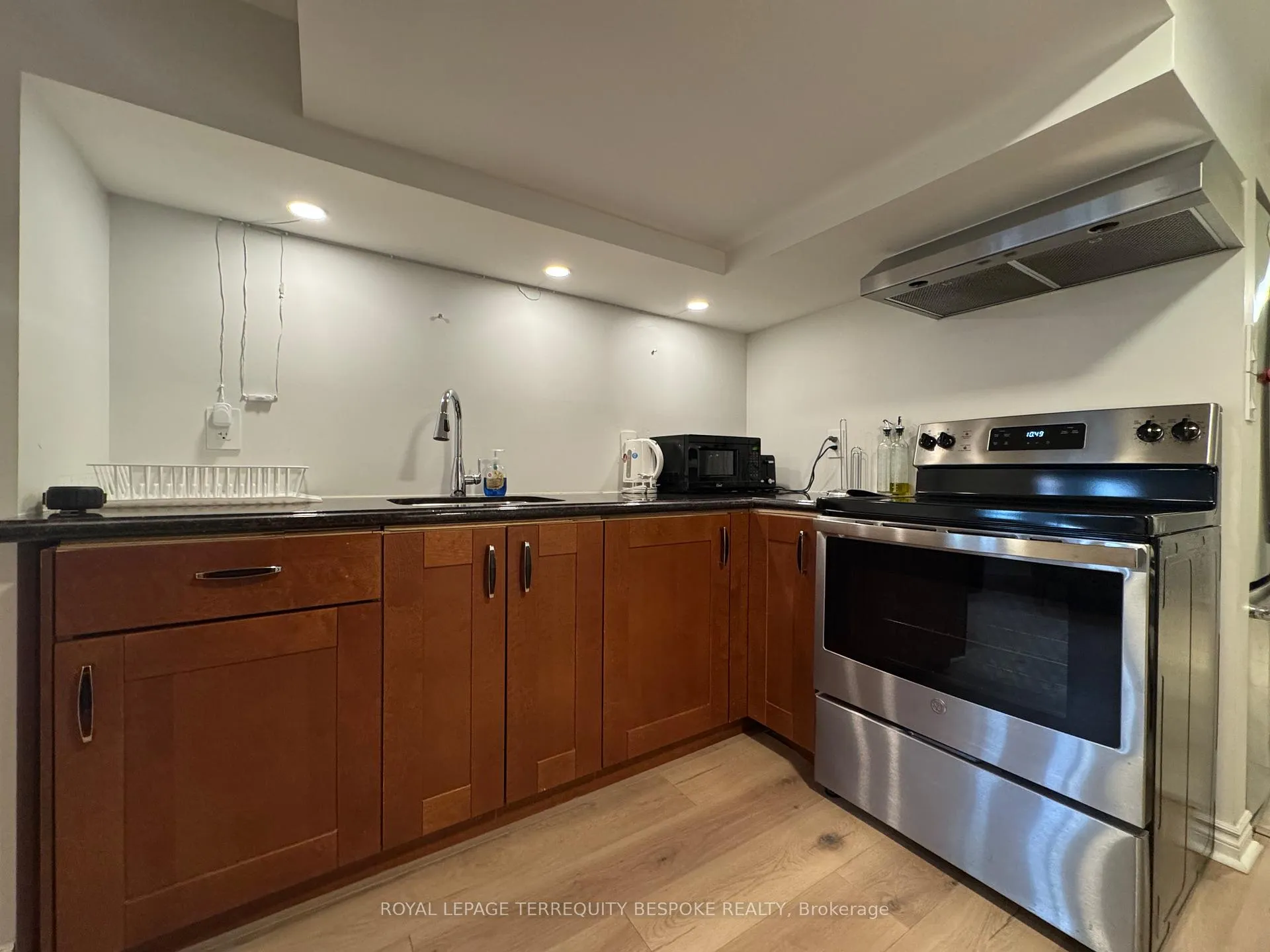 Photo 7 of Unit lower, 229 Caledonia Road, Toronto, Caledonia-Fairbank — HOMEH