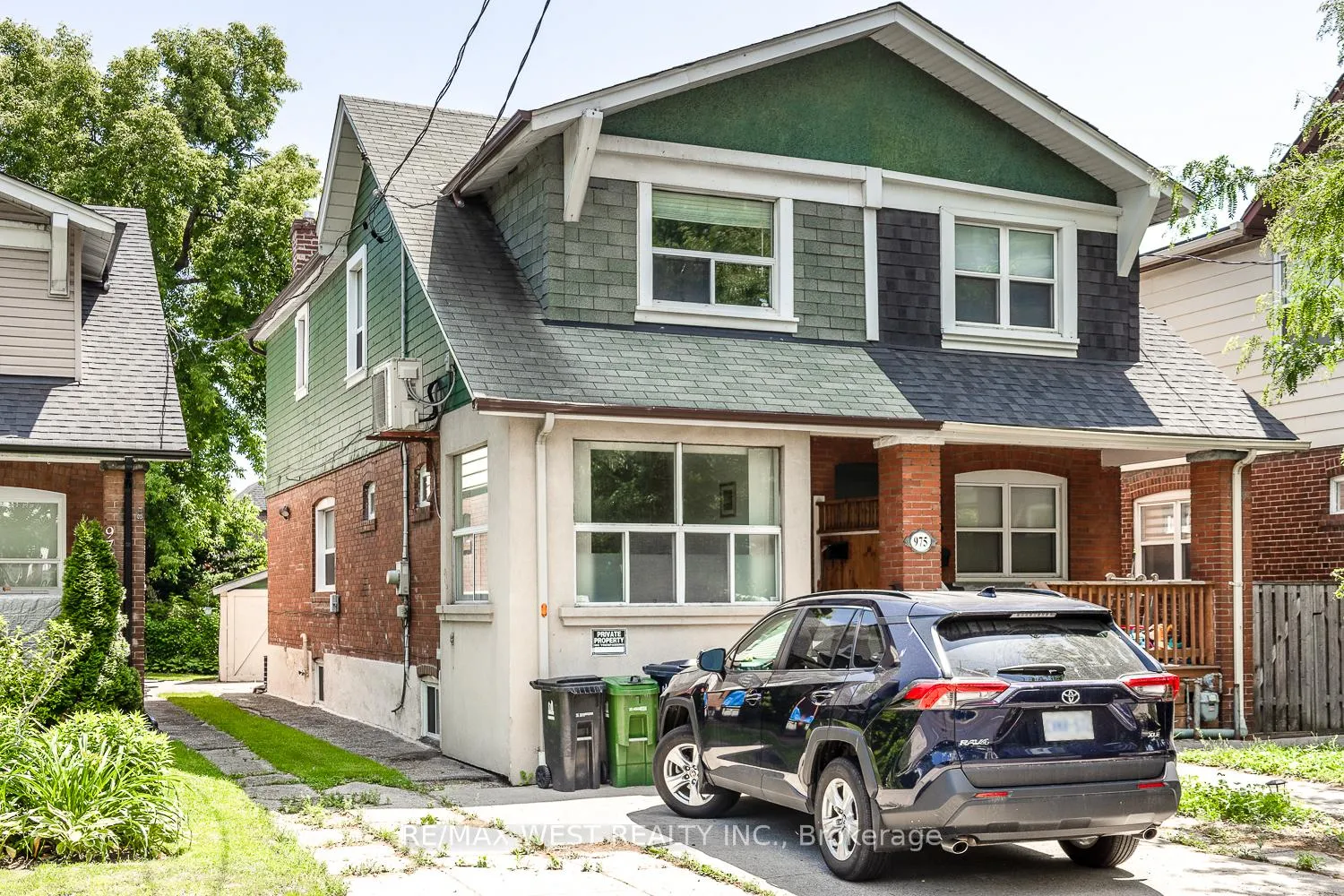 Photo 3 of Unit Lower, 975 Broadview Avenue, Toronto, Broadview North — HOMEH