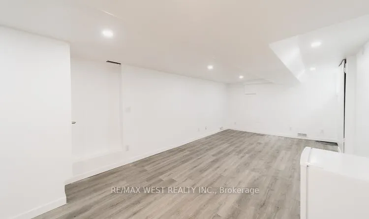 Photo 8 of Unit Lower, 975 Broadview Avenue, Toronto, Broadview North — HOMEH
