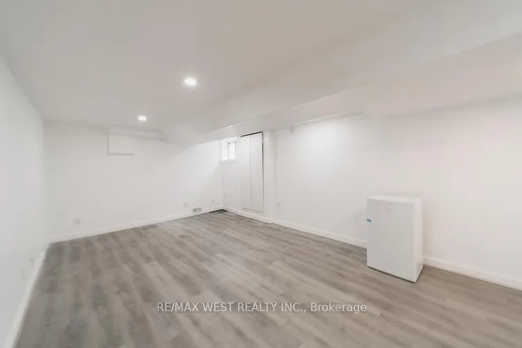 Photo 9 of Unit Lower, 975 Broadview Avenue, Toronto, Broadview North — HOMEH