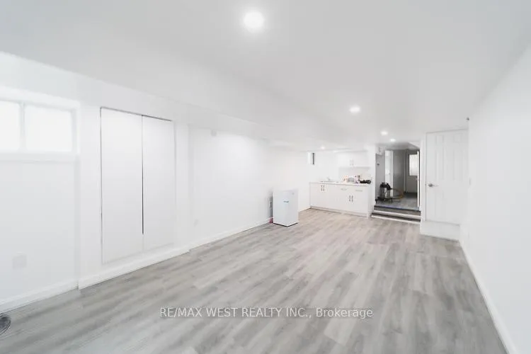 Photo 10 of Unit Lower, 975 Broadview Avenue, Toronto, Broadview North — HOMEH