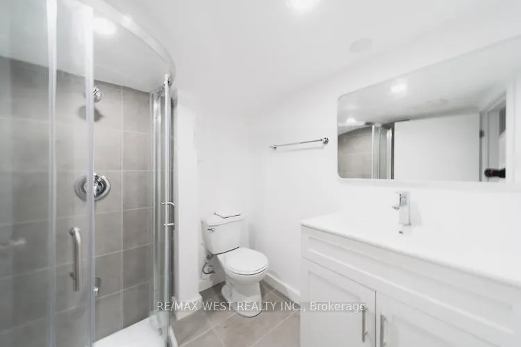 Photo 11 of Unit Lower, 975 Broadview Avenue, Toronto, Broadview North — HOMEH