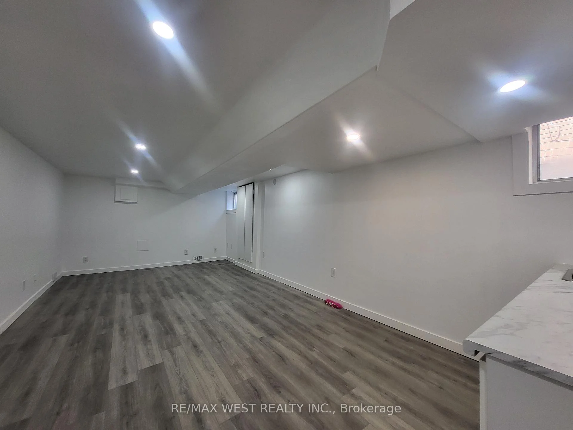 Photo 4 of Unit Lower, 975 Broadview Avenue, Toronto, Broadview North — HOMEH