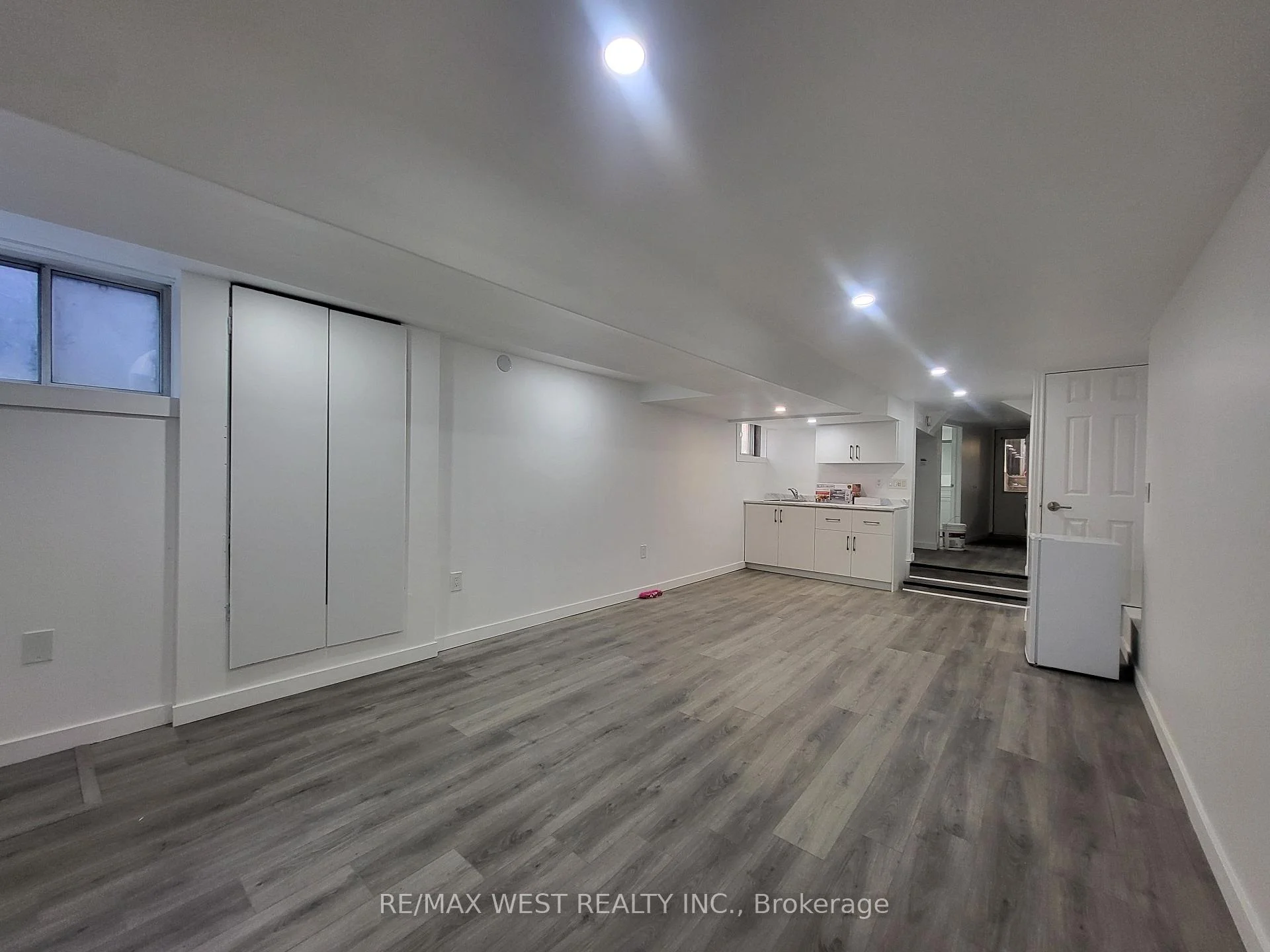 Photo 5 of Unit Lower, 975 Broadview Avenue, Toronto, Broadview North — HOMEH