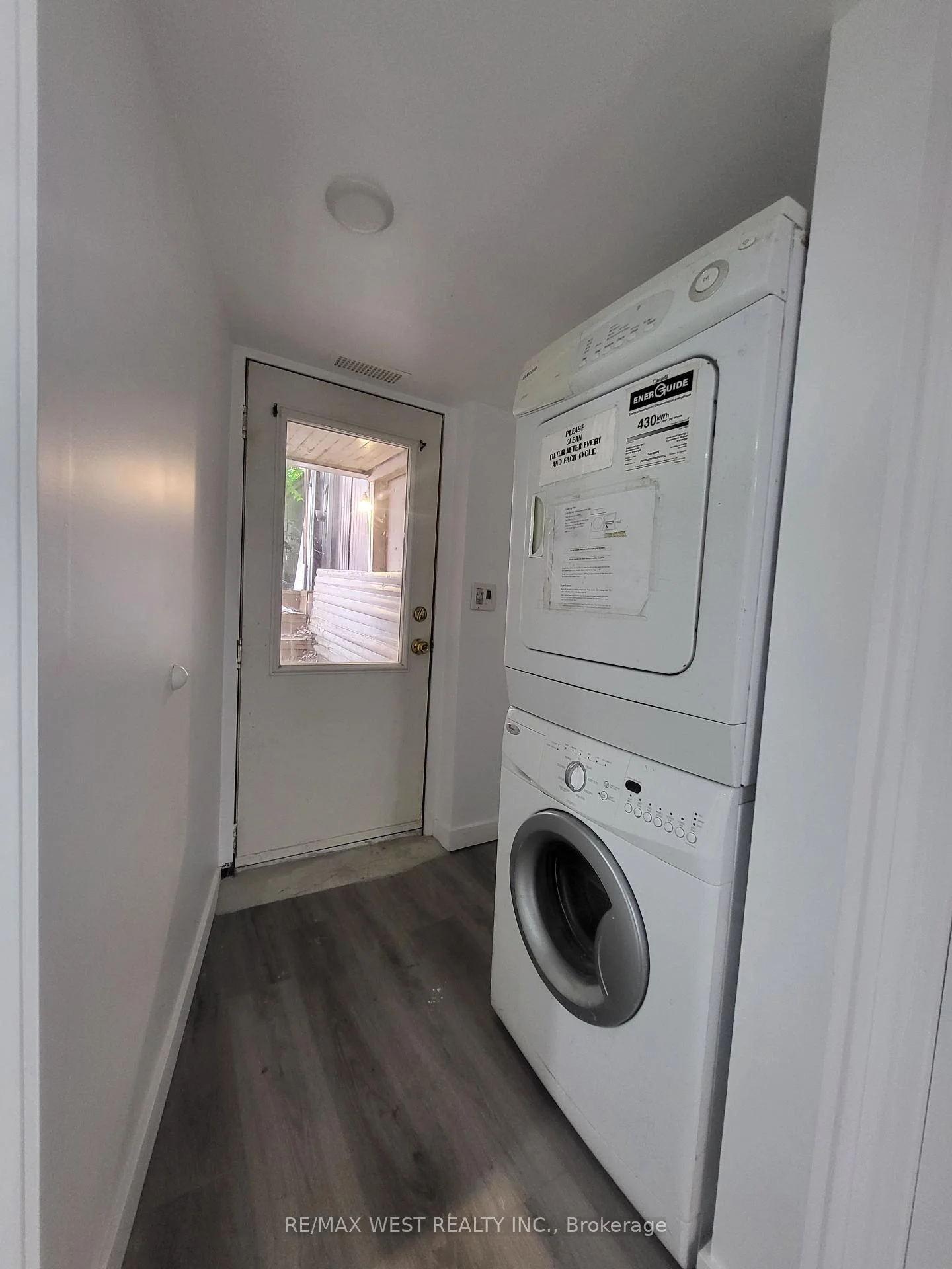 Photo 6 of Unit Lower, 975 Broadview Avenue, Toronto, Broadview North — HOMEH