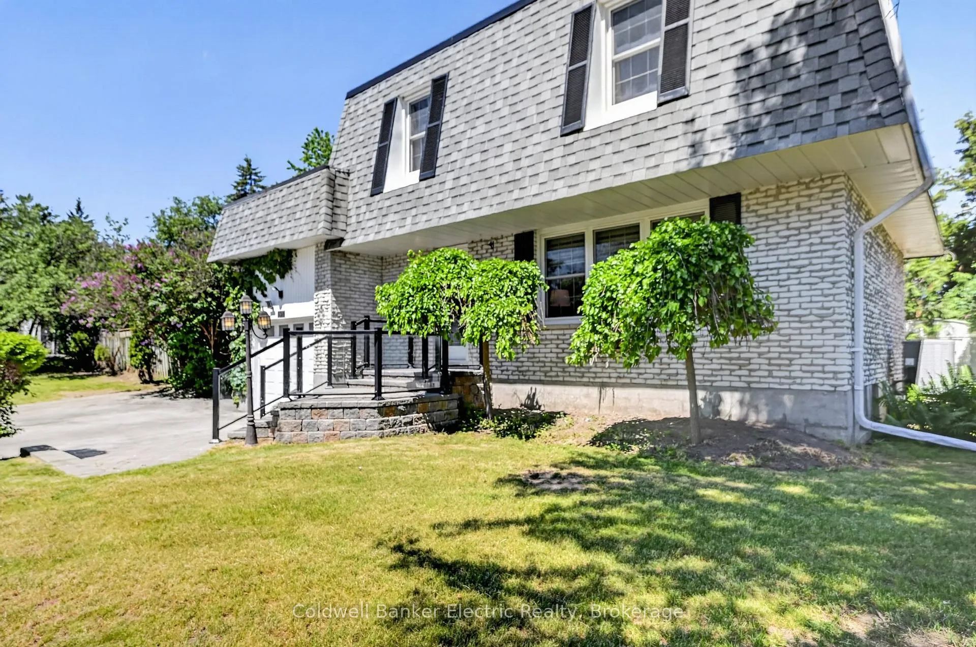 Front of 197 Patricia Crescent