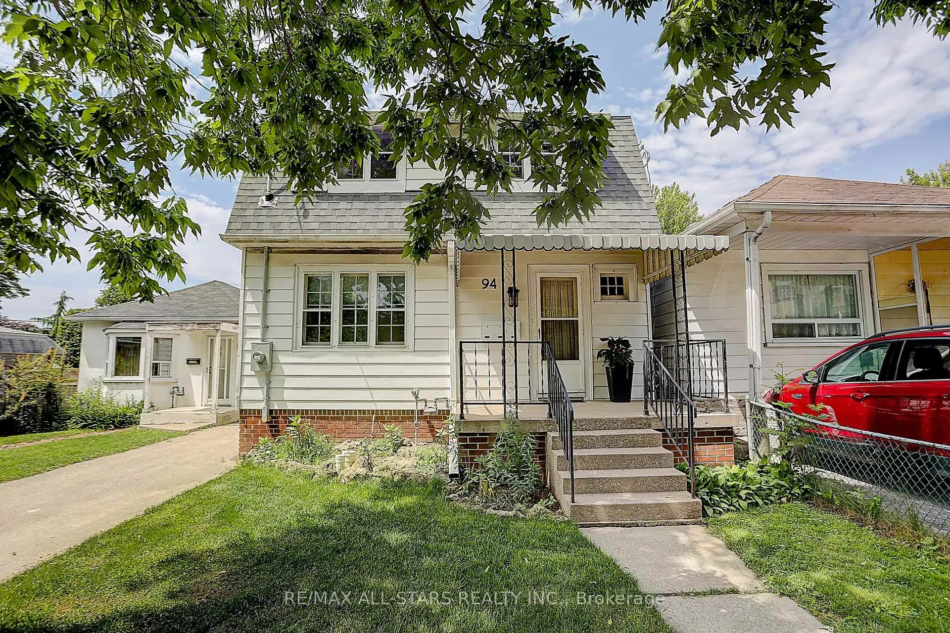Front of Unit 2, 94 Thirty Ninth Street