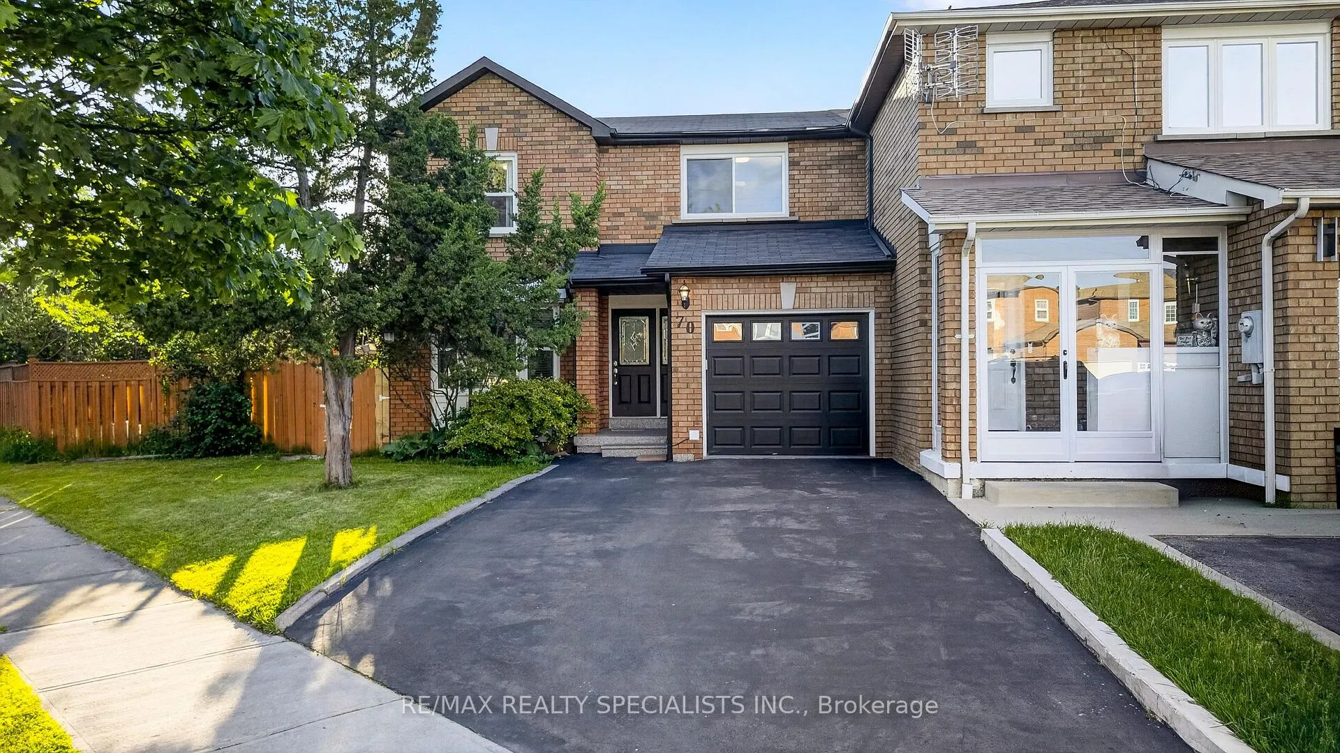 Photo 2 of 70 Tulip Drive, Brampton, Fletcher's Creek South — HOMEH