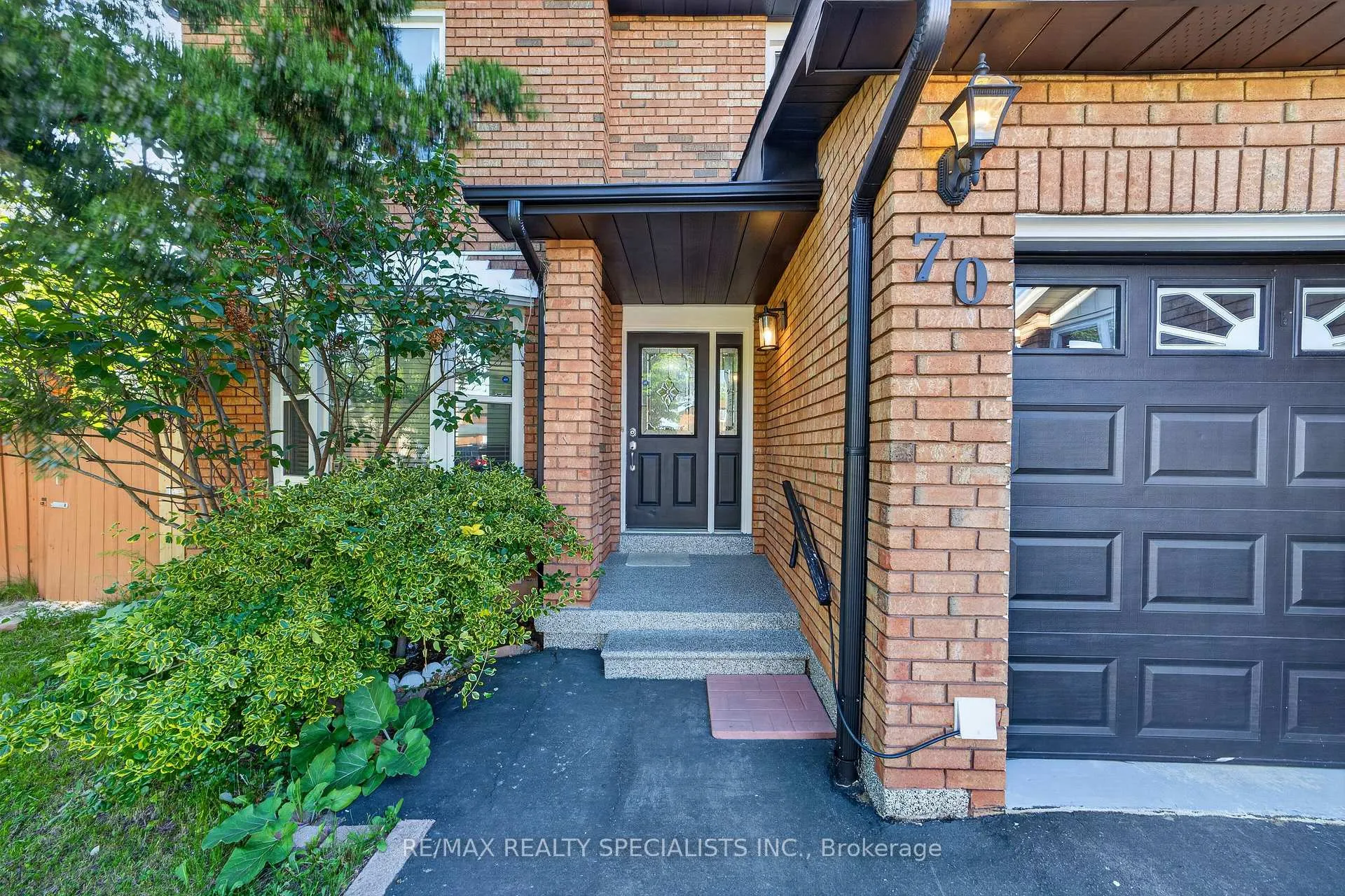Photo 9 of 70 Tulip Drive, Brampton, Fletcher's Creek South — HOMEH