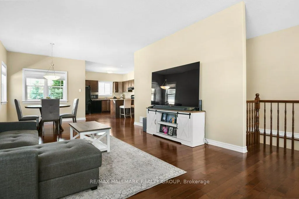 Photo 11 of 90 Carter Crescent, Arnprior — HOMEH