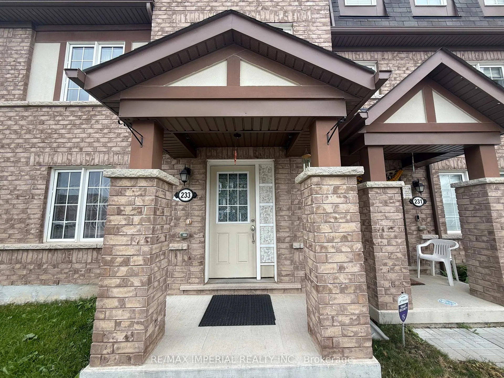 Photo 2 of 233 Remembrance Drive, Brampton, Northwest Brampton — HOMEH
