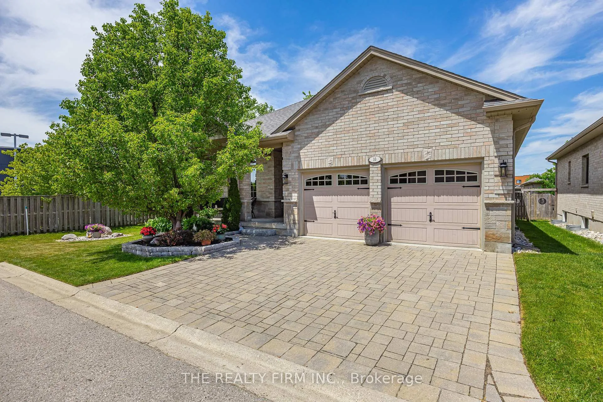 Front of Unit 10, 2080 Beaverbrook Avenue