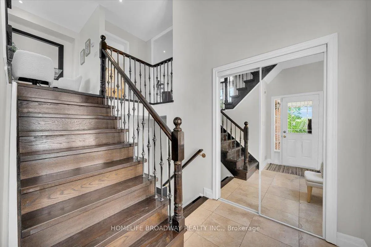 Photo 3 of 142 Leitchcroft Crescent, Markham, Commerce Valley — HOMEH