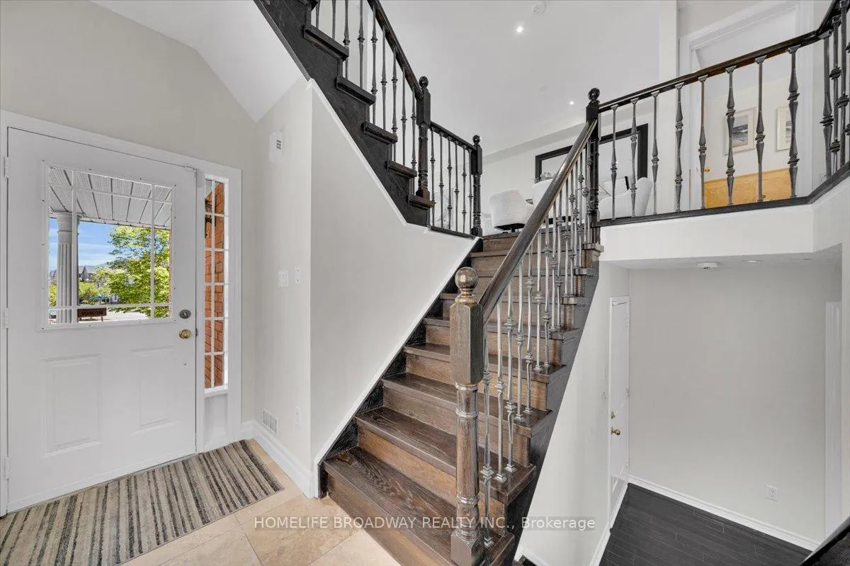 Photo 4 of 142 Leitchcroft Crescent, Markham, Commerce Valley — HOMEH