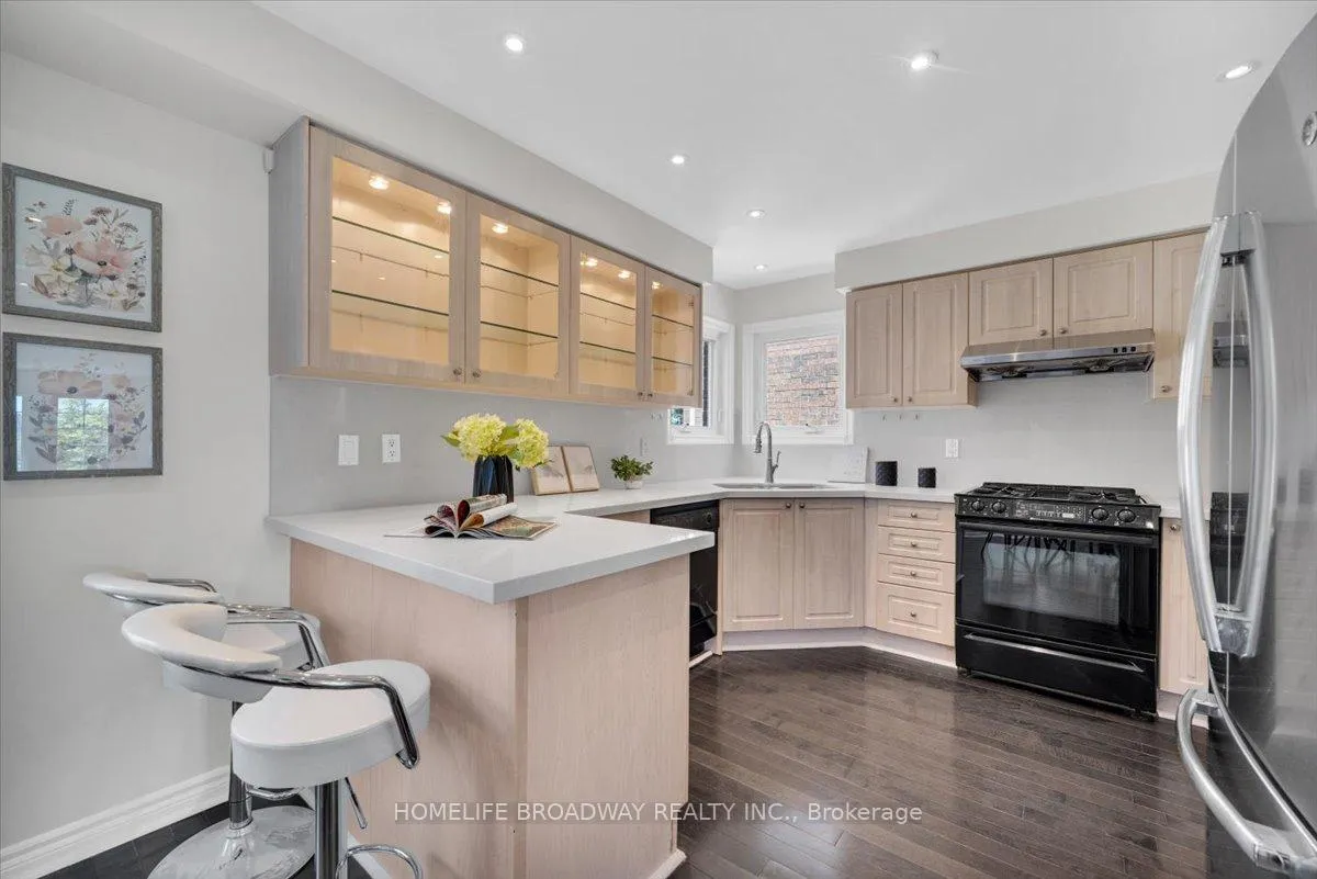 Photo 11 of 142 Leitchcroft Crescent, Markham, Commerce Valley — HOMEH
