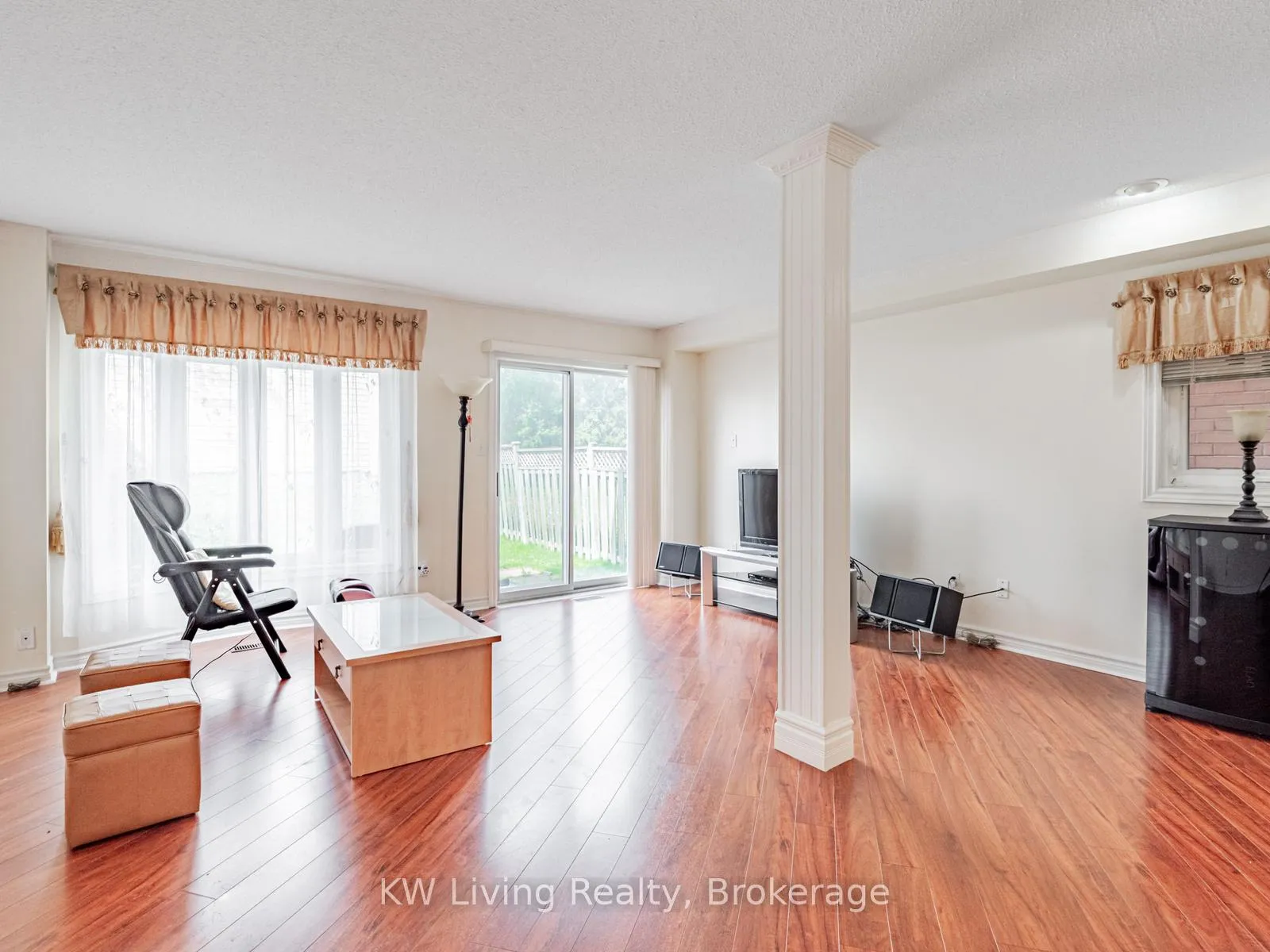 Photo 3 of 253 Milliken Meadows Drive, Markham, Milliken Mills West — HOMEH