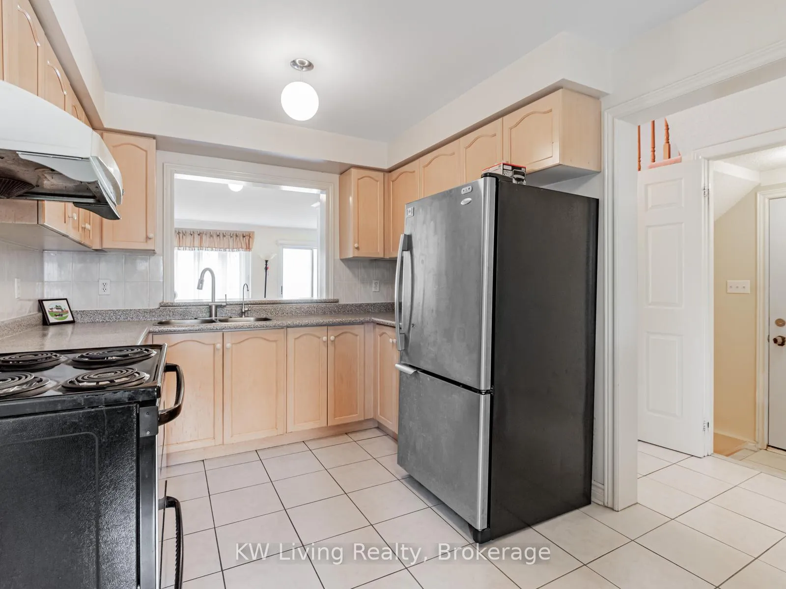 Photo 6 of 253 Milliken Meadows Drive, Markham, Milliken Mills West — HOMEH