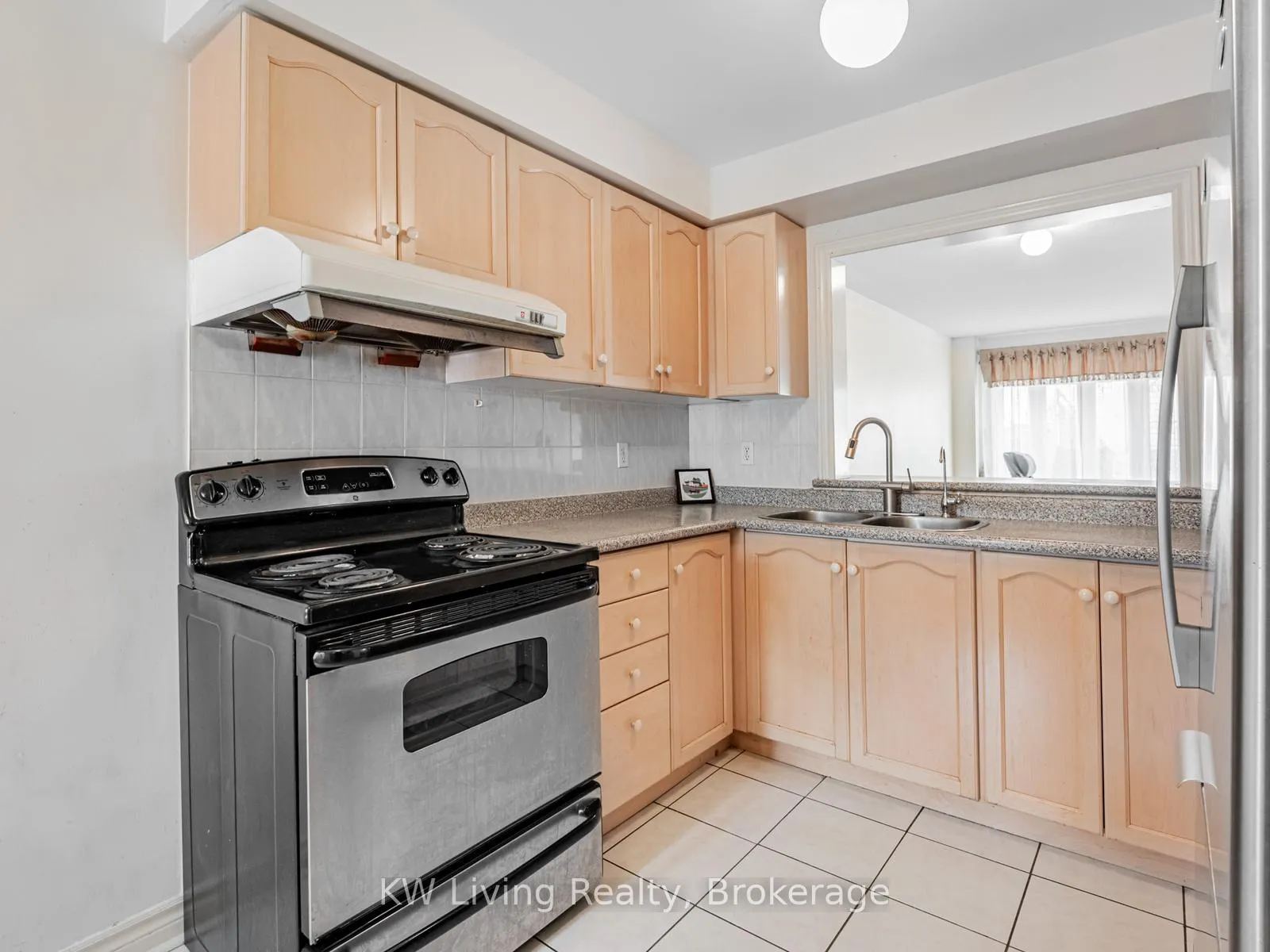 Photo 7 of 253 Milliken Meadows Drive, Markham, Milliken Mills West — HOMEH