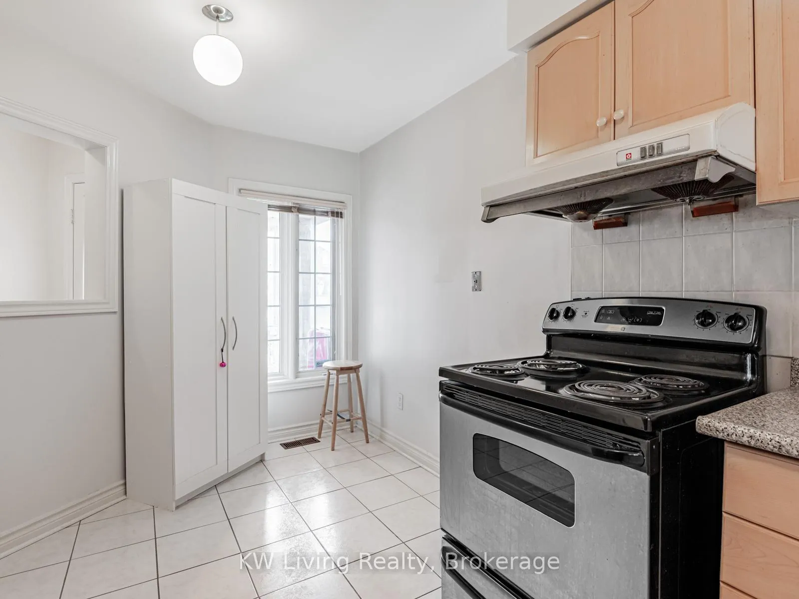 Photo 8 of 253 Milliken Meadows Drive, Markham, Milliken Mills West — HOMEH