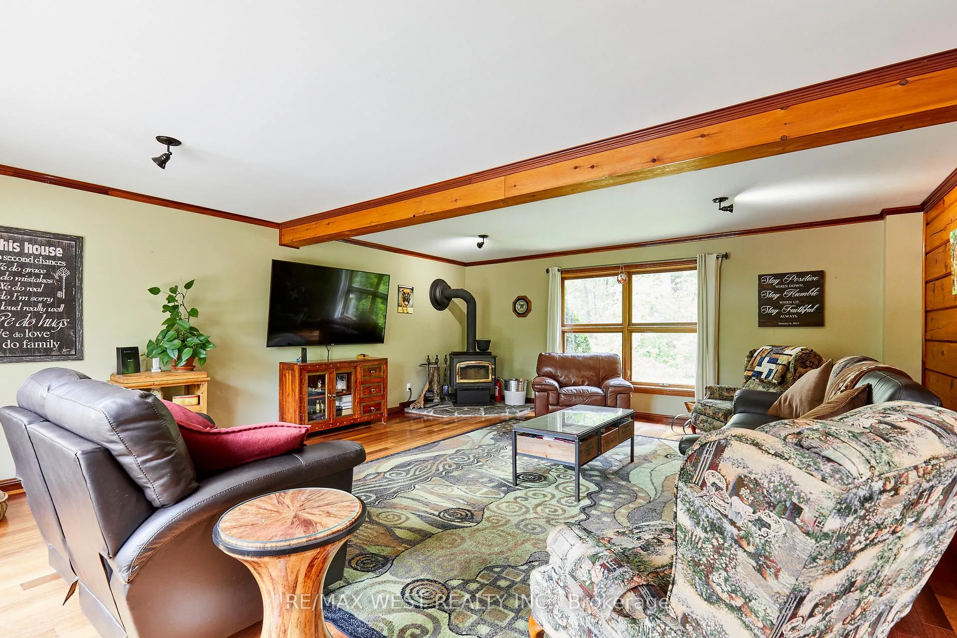 Photo 11 of 9 Sumac Court, Clarington, Rural Clarington — HOMEH