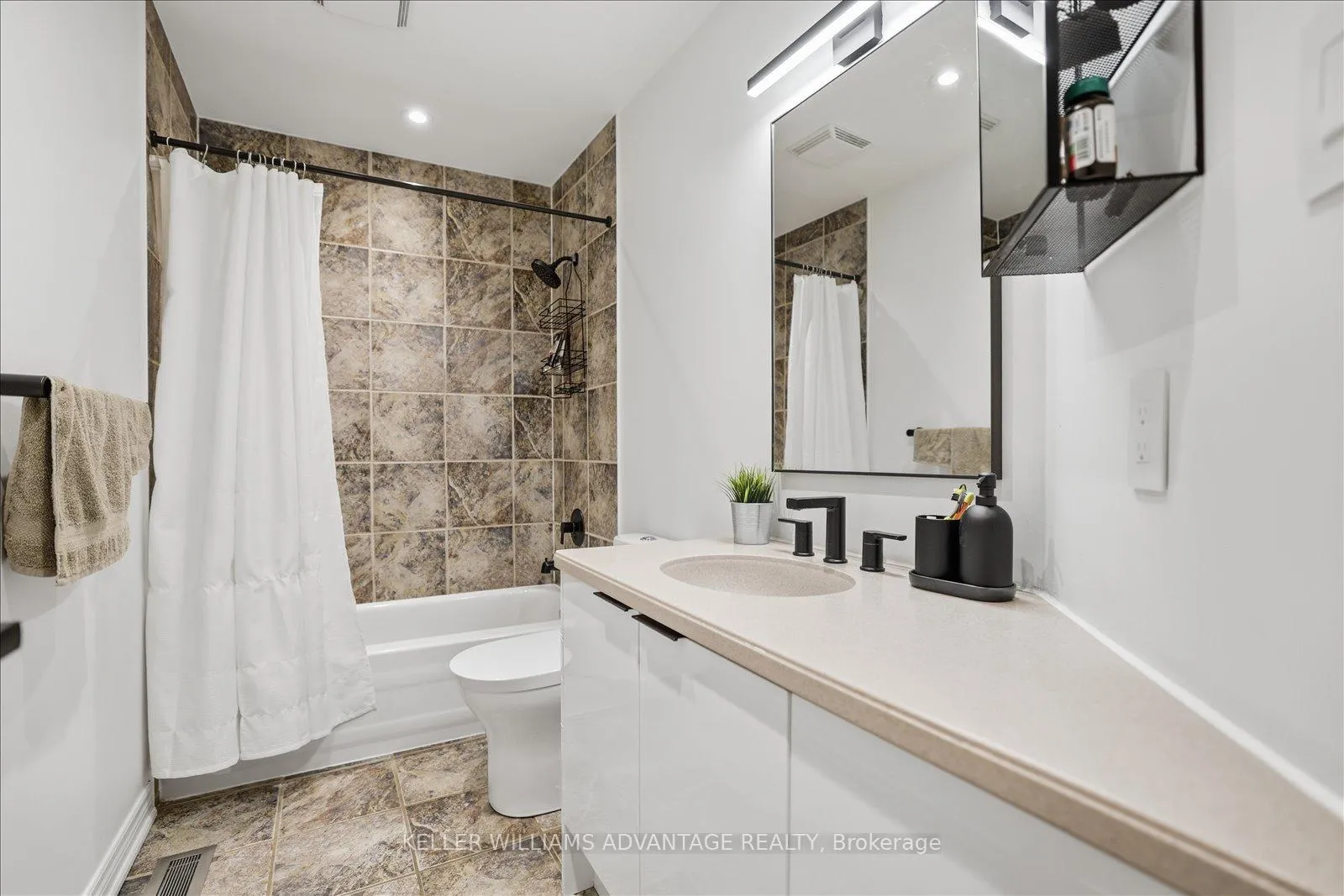 Photo 14 of Unit Main, 40 Sarah Ashbridge Avenue, Toronto, The Beaches — HOMEH