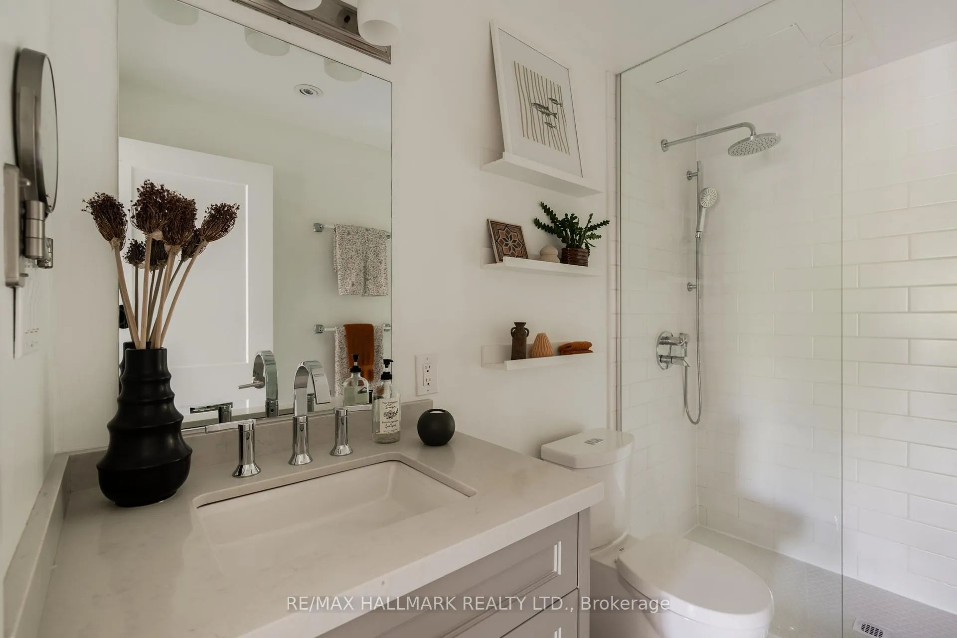 Photo 12 of Unit 15, 100 Coxwell Avenue, Toronto, Greenwood-Coxwell — HOMEH
