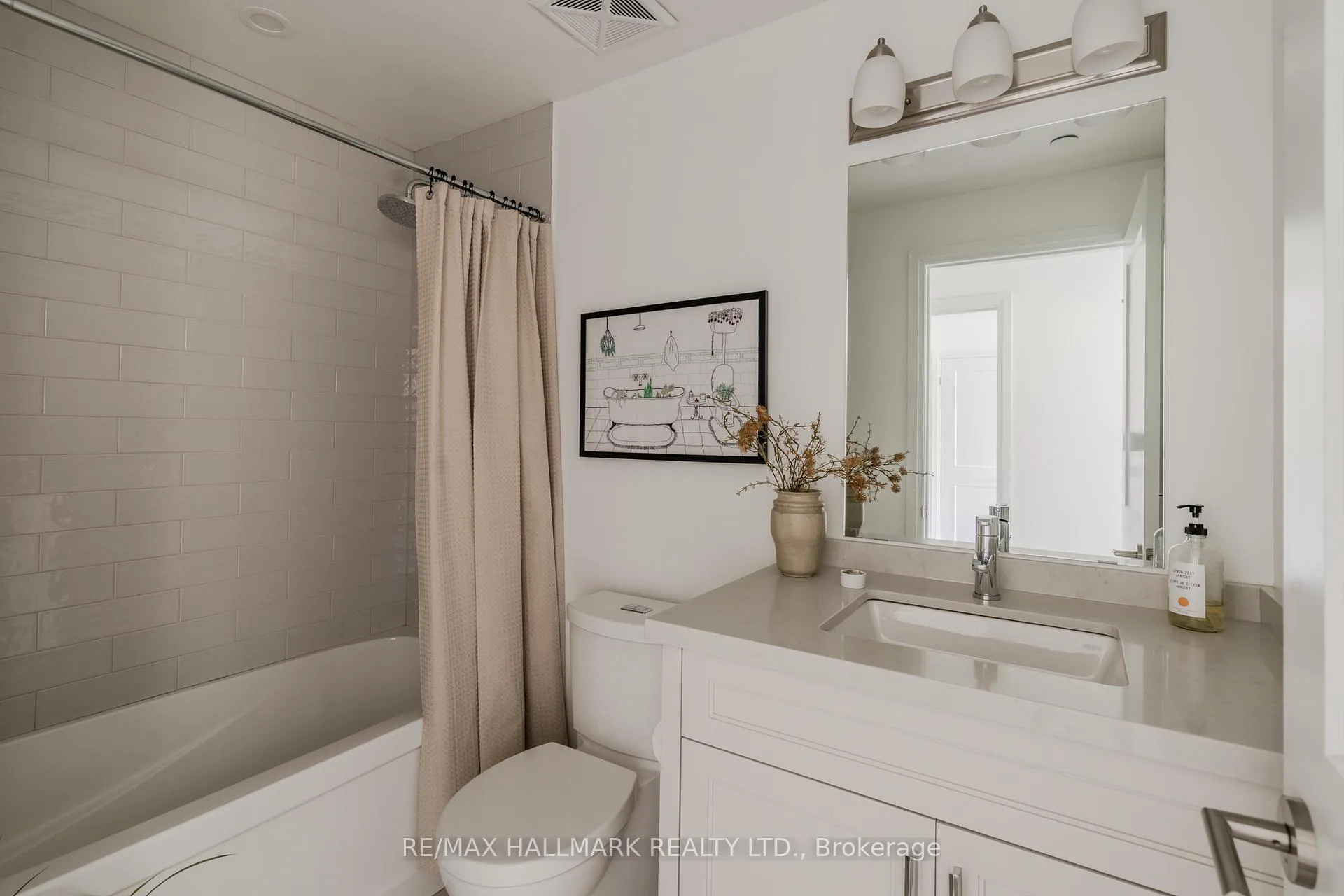 Photo 14 of Unit 15, 100 Coxwell Avenue, Toronto, Greenwood-Coxwell — HOMEH