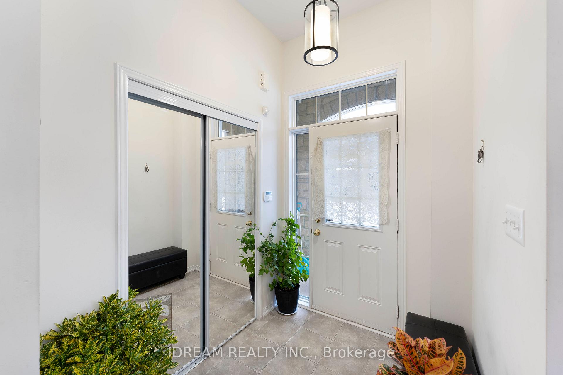 Photo 2 of 80 Fallmeadow Circle, Brampton, Credit Valley — HOMEH