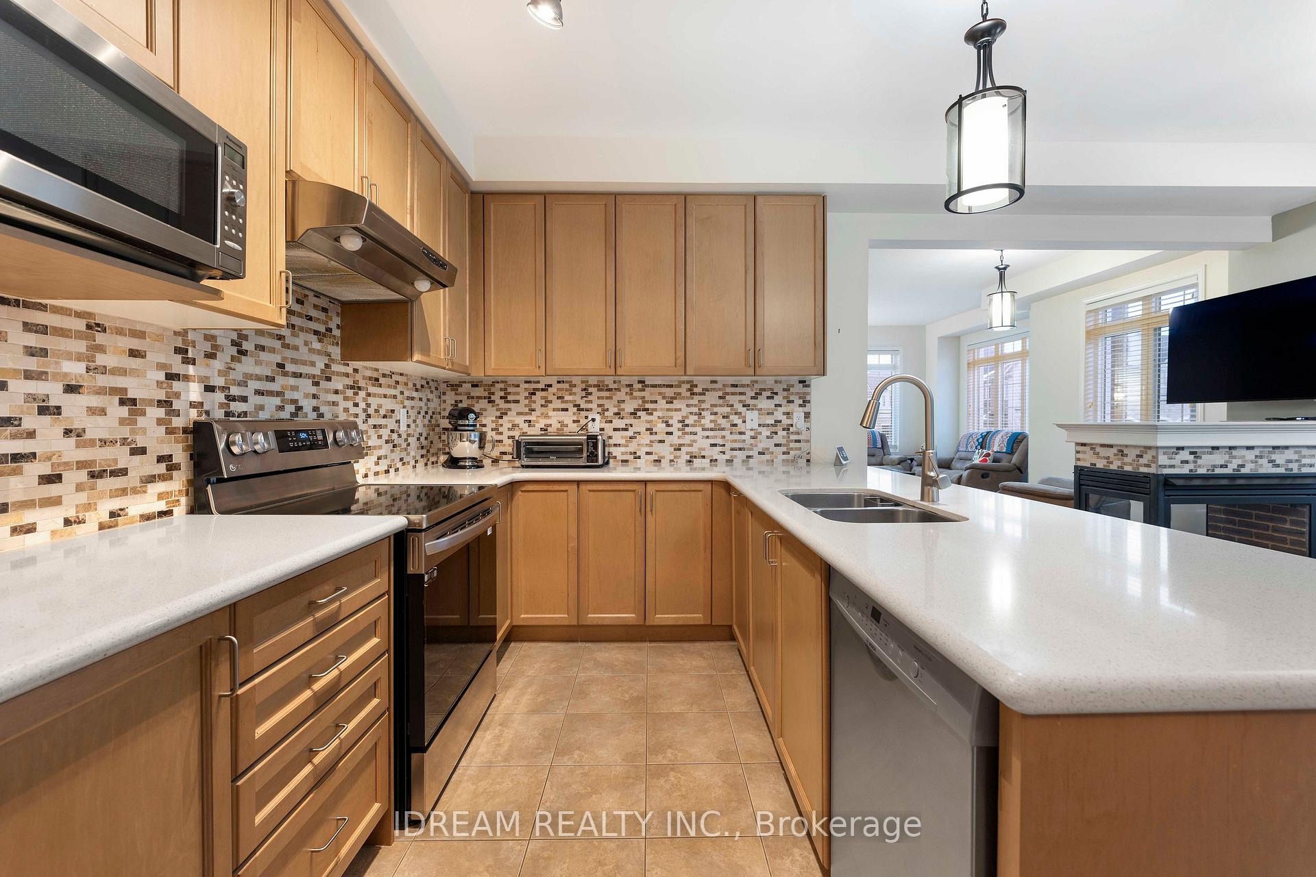 Photo 10 of 80 Fallmeadow Circle, Brampton, Credit Valley — HOMEH