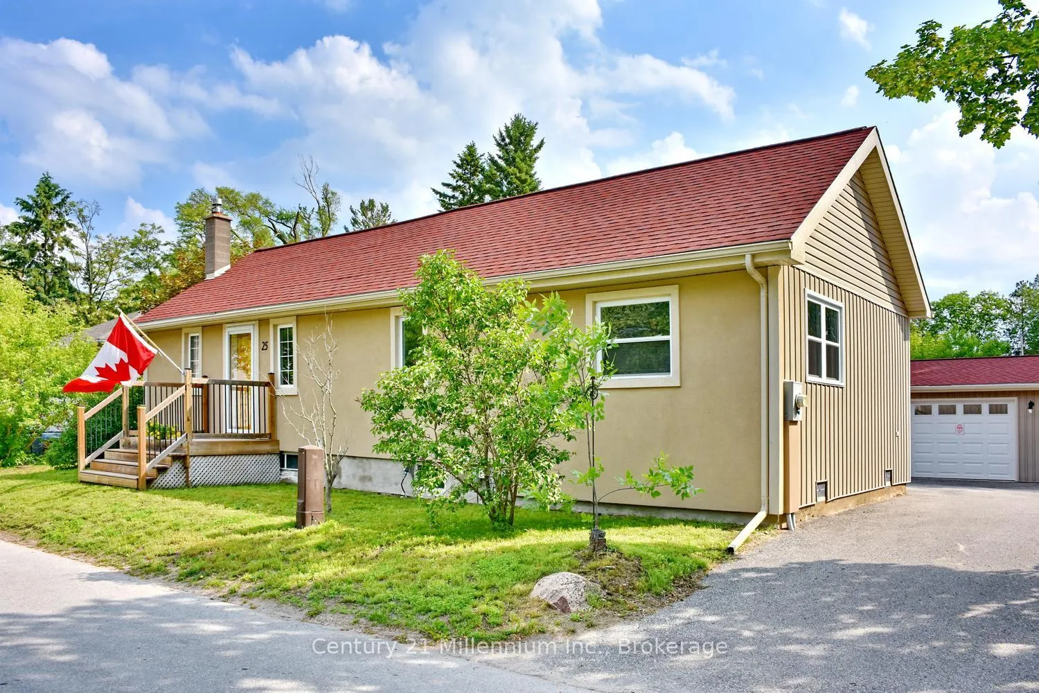 Photo 2 of 25 Berkely Street, Wasaga Beach — HOMEH