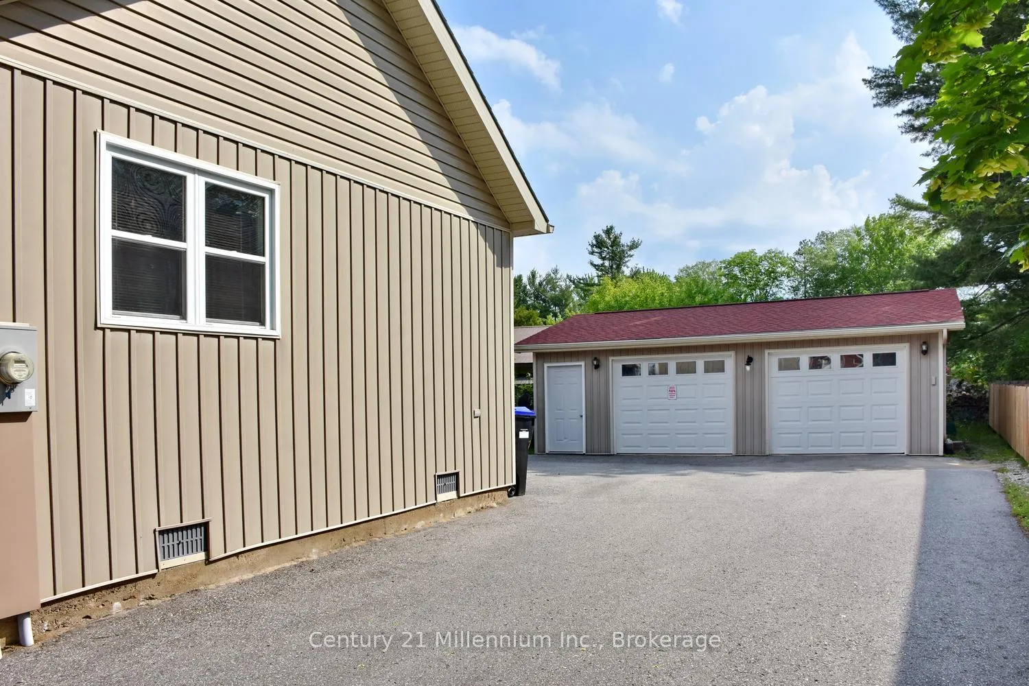 Photo 3 of 25 Berkely Street, Wasaga Beach — HOMEH