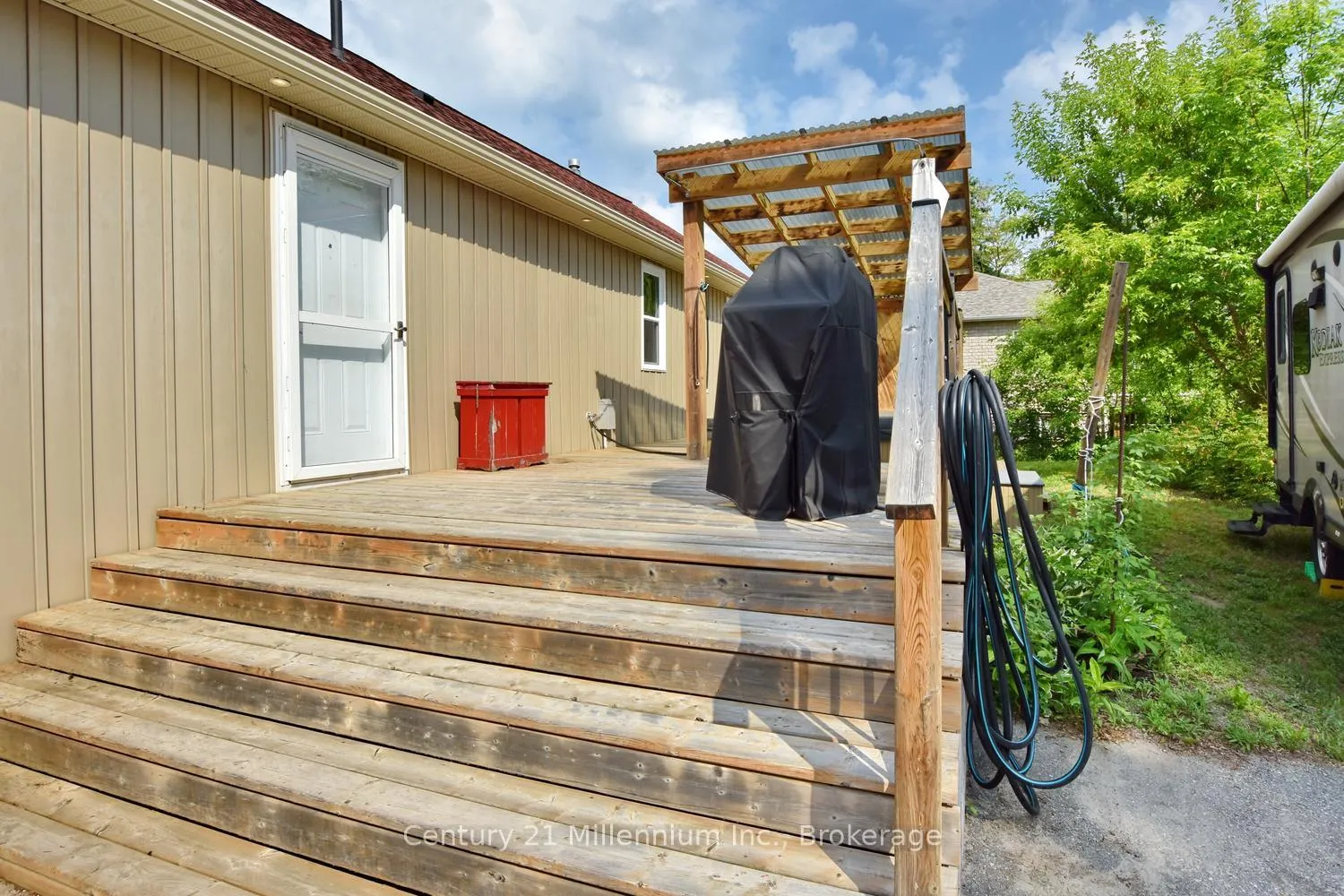 Photo 9 of 25 Berkely Street, Wasaga Beach — HOMEH