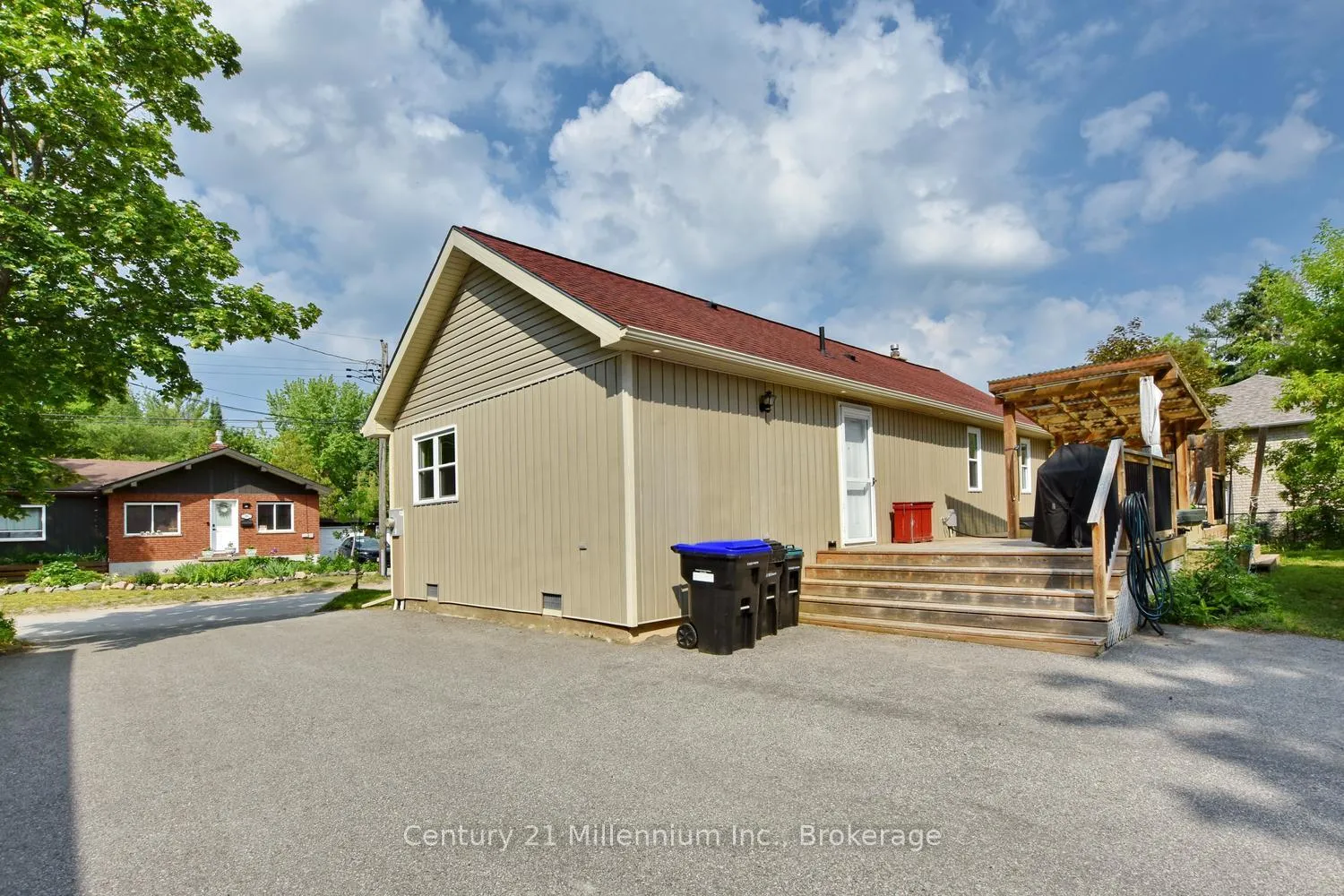 Photo 10 of 25 Berkely Street, Wasaga Beach — HOMEH