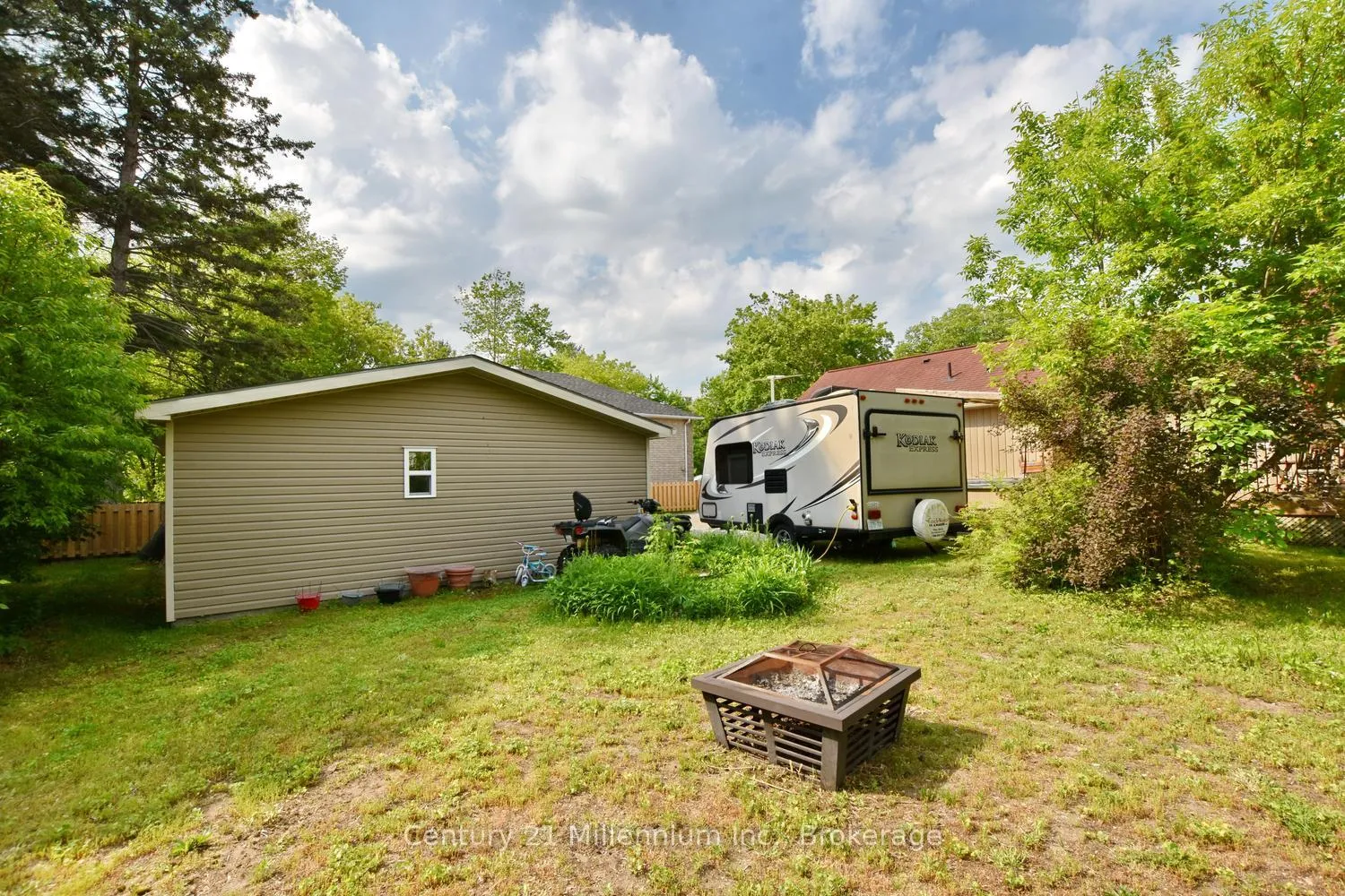 Photo 13 of 25 Berkely Street, Wasaga Beach — HOMEH
