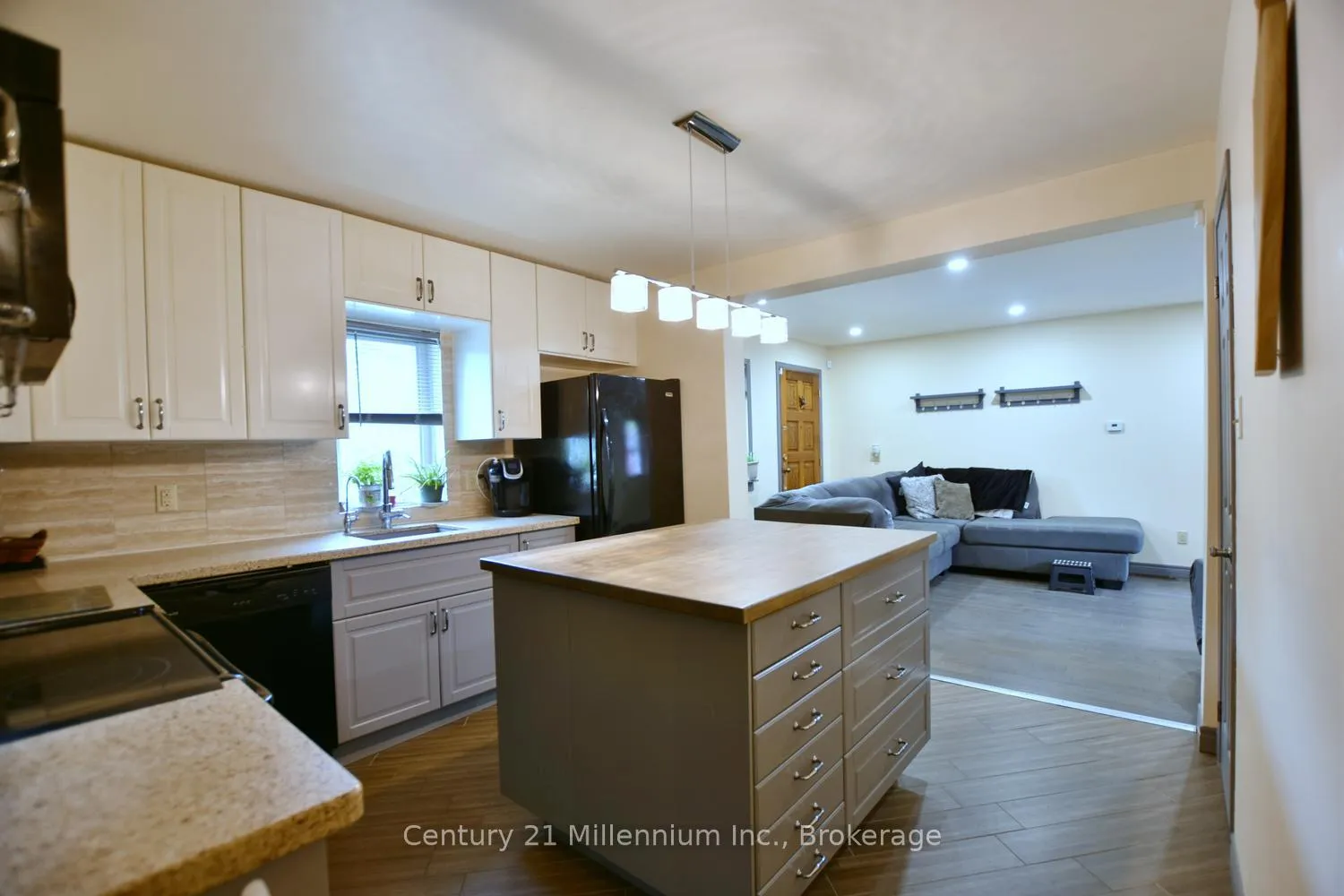 Photo 15 of 25 Berkely Street, Wasaga Beach — HOMEH