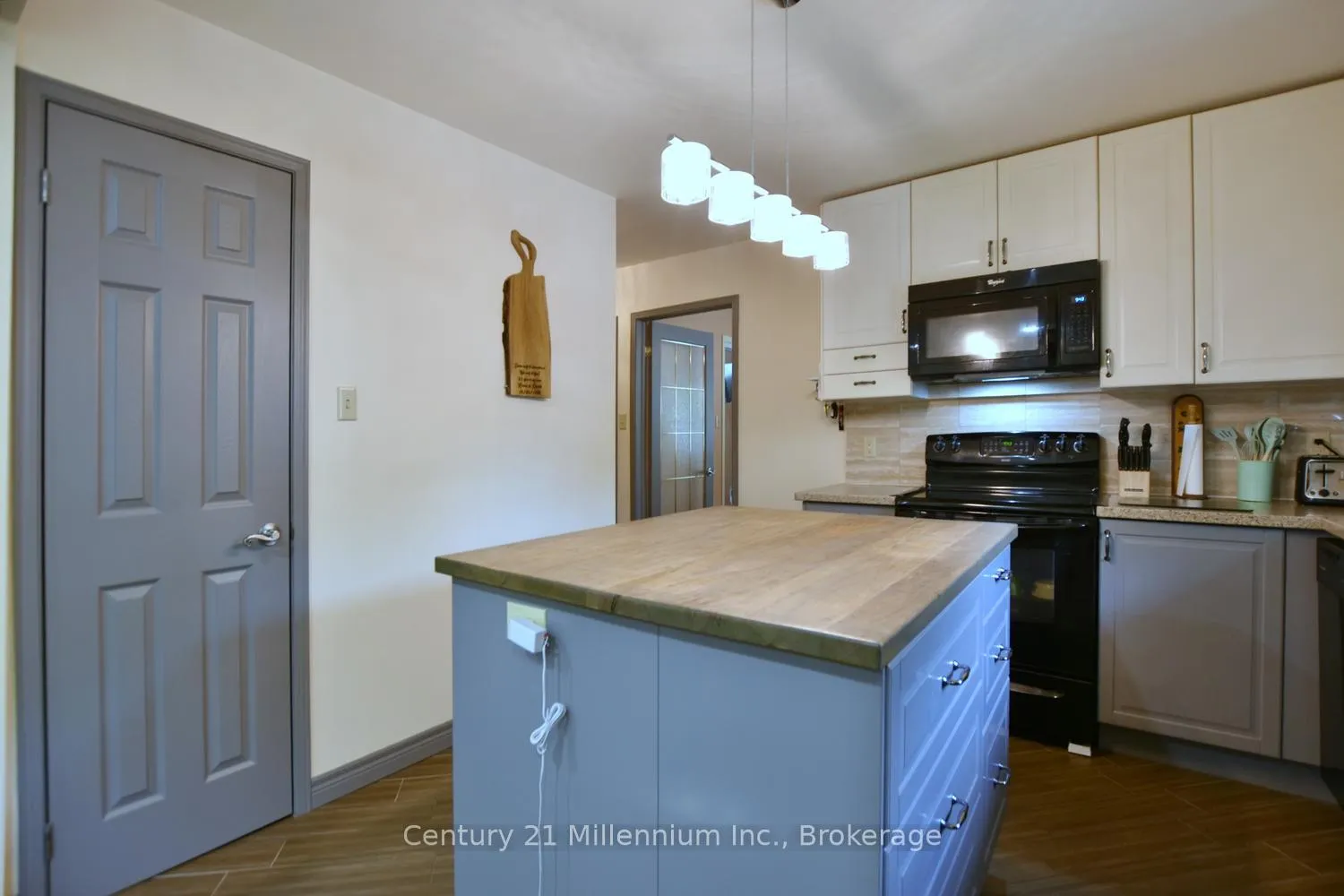 Photo 16 of 25 Berkely Street, Wasaga Beach — HOMEH