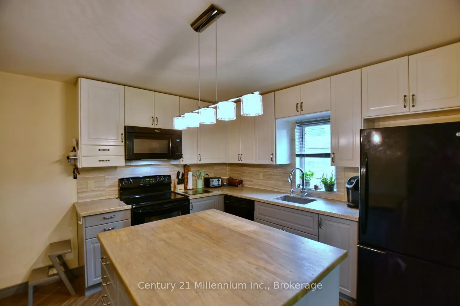 Photo 18 of 25 Berkely Street, Wasaga Beach — HOMEH