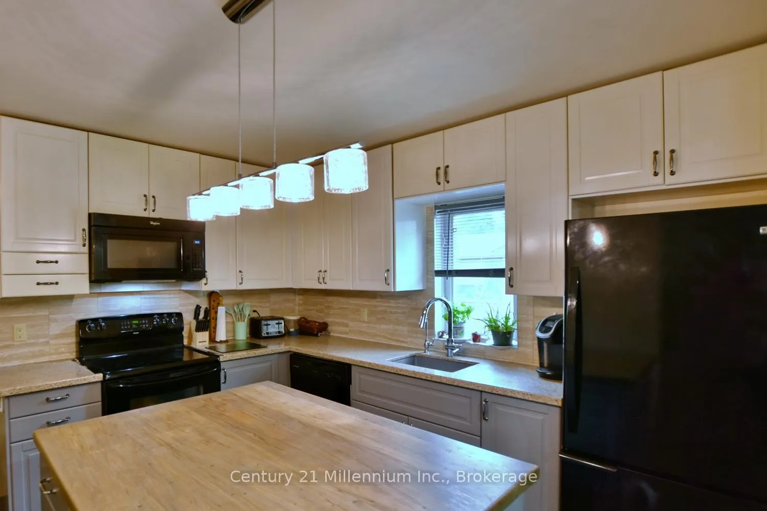 Photo 19 of 25 Berkely Street, Wasaga Beach — HOMEH