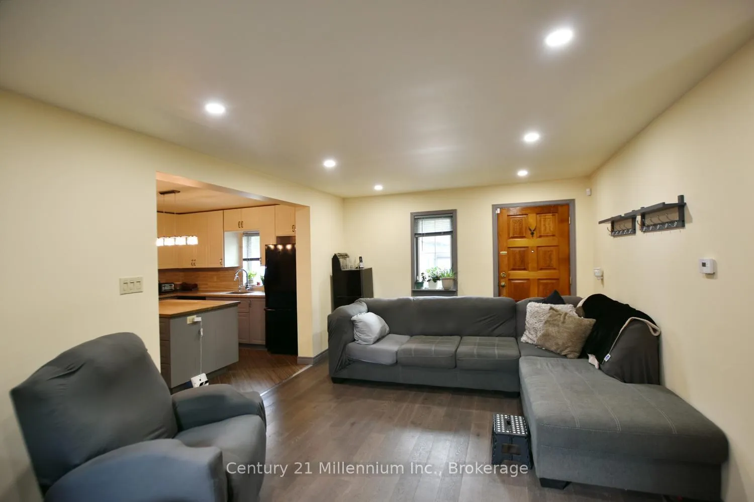 Photo 21 of 25 Berkely Street, Wasaga Beach — HOMEH