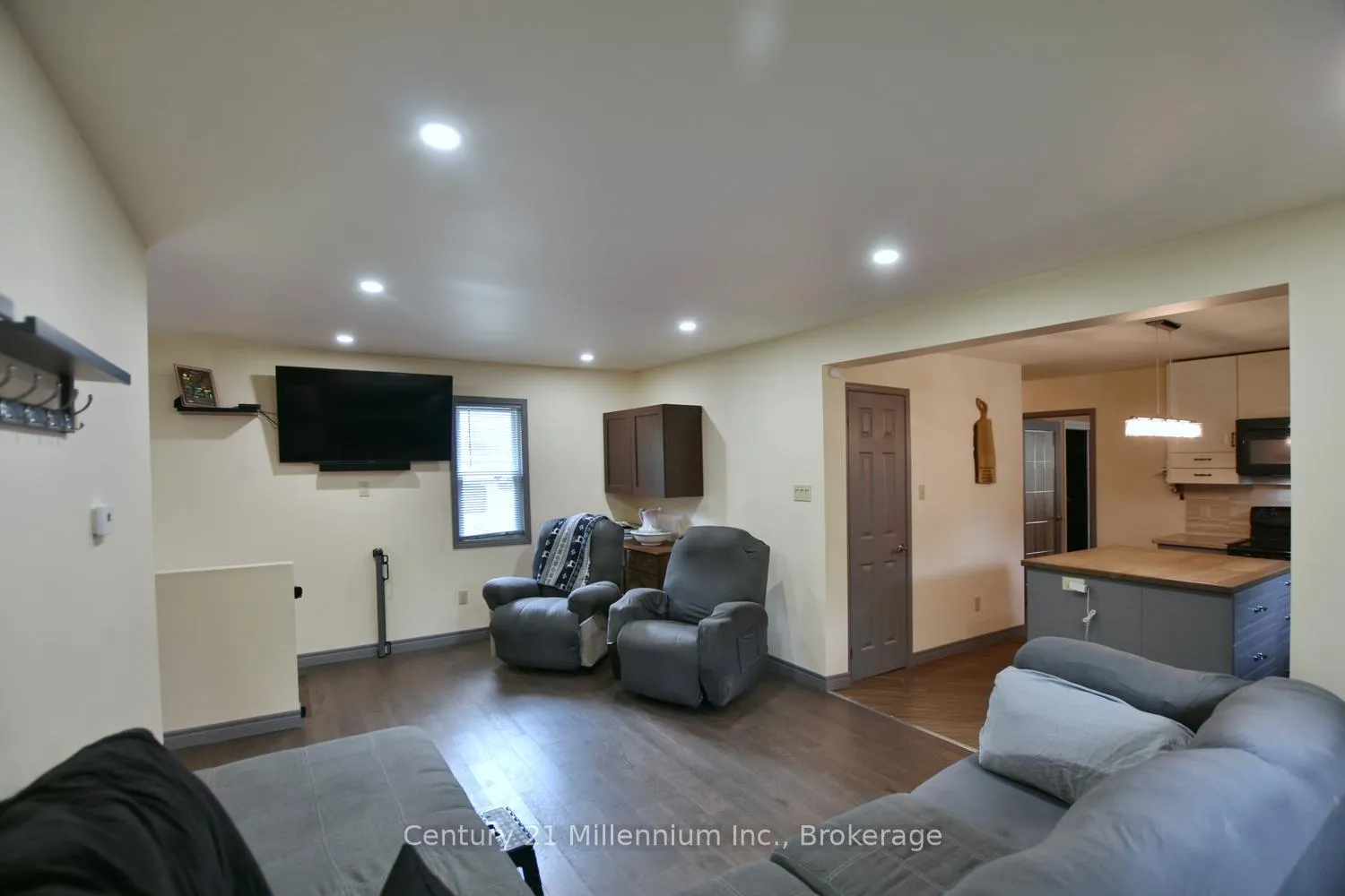 Photo 23 of 25 Berkely Street, Wasaga Beach — HOMEH