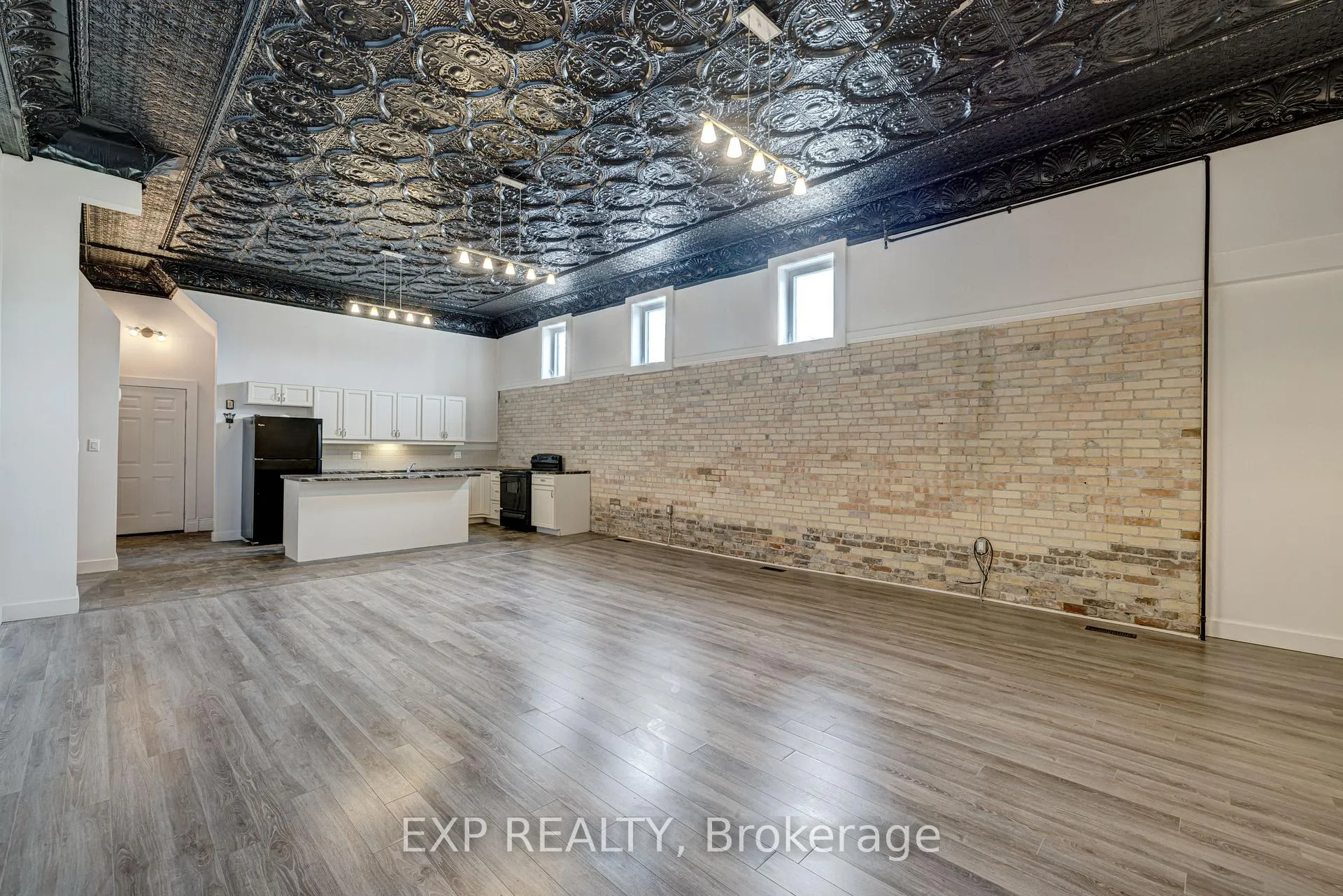 Photo 3 of 241 Ross Street, St. Thomas — HOMEH