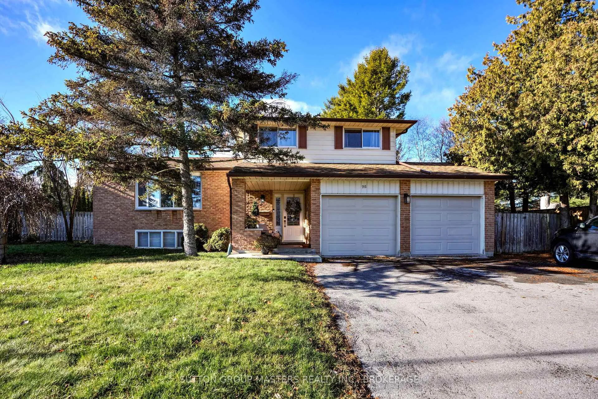 Front of 715 Collins Bay Road