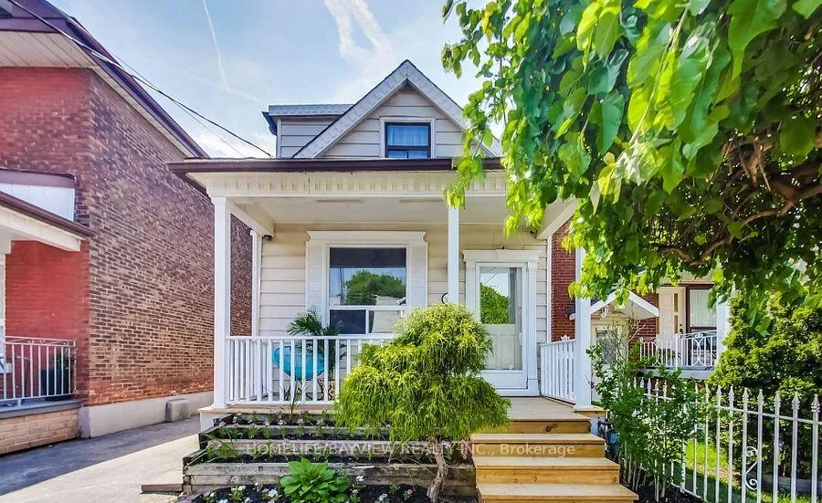 Photo 2 of 316 Silverthorn (main and second floor) Avenue, Toronto, Keelesdale-Eglinton West — HOMEH