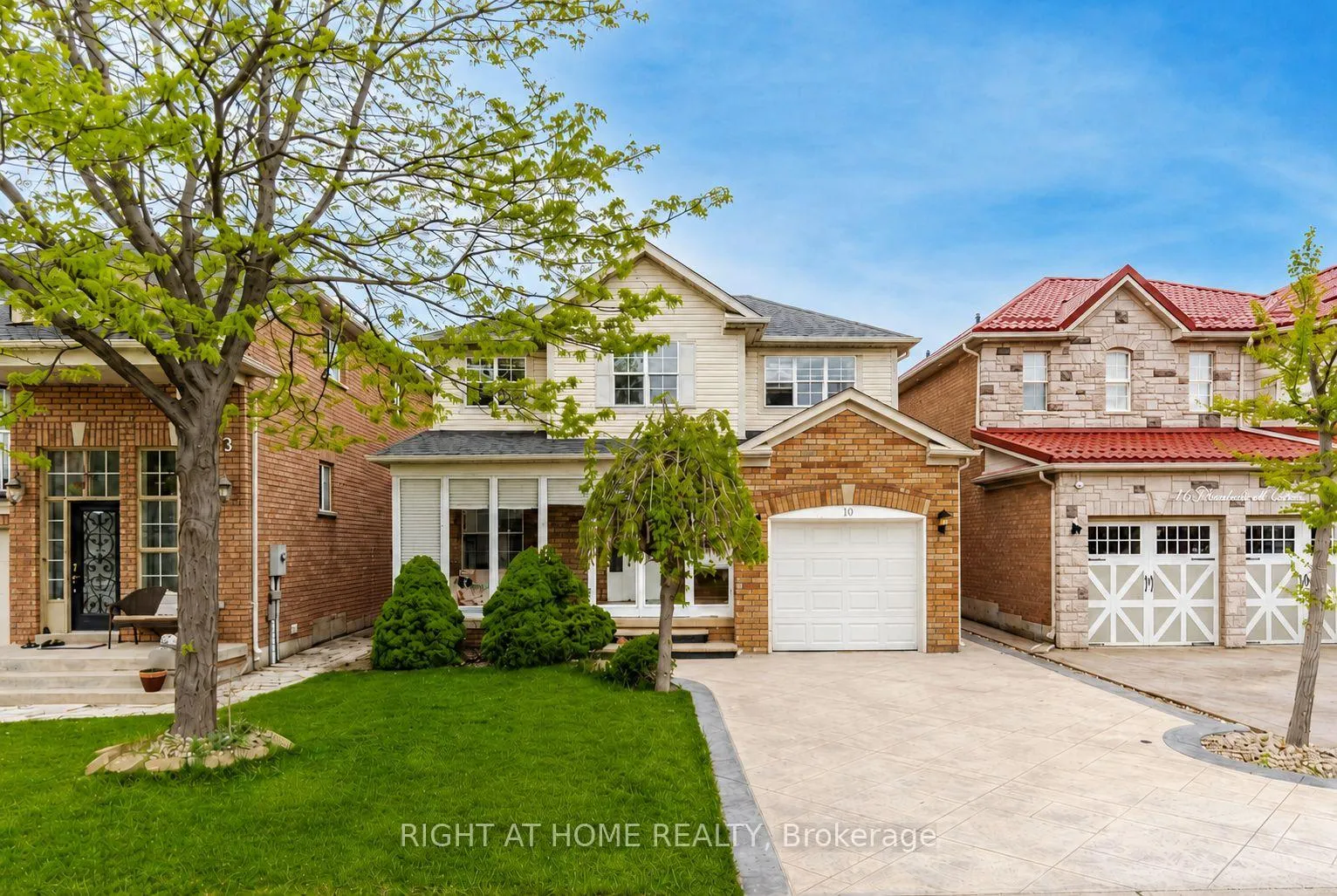 Photo 1 of 10 Charleswood Circle, Brampton, Fletcher's Meadow — HOMEH
