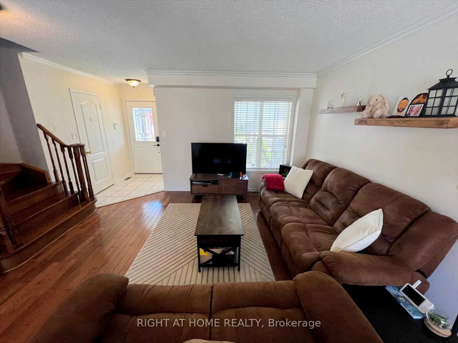 Photo 3 of 10 Charleswood Circle, Brampton, Fletcher's Meadow — HOMEH